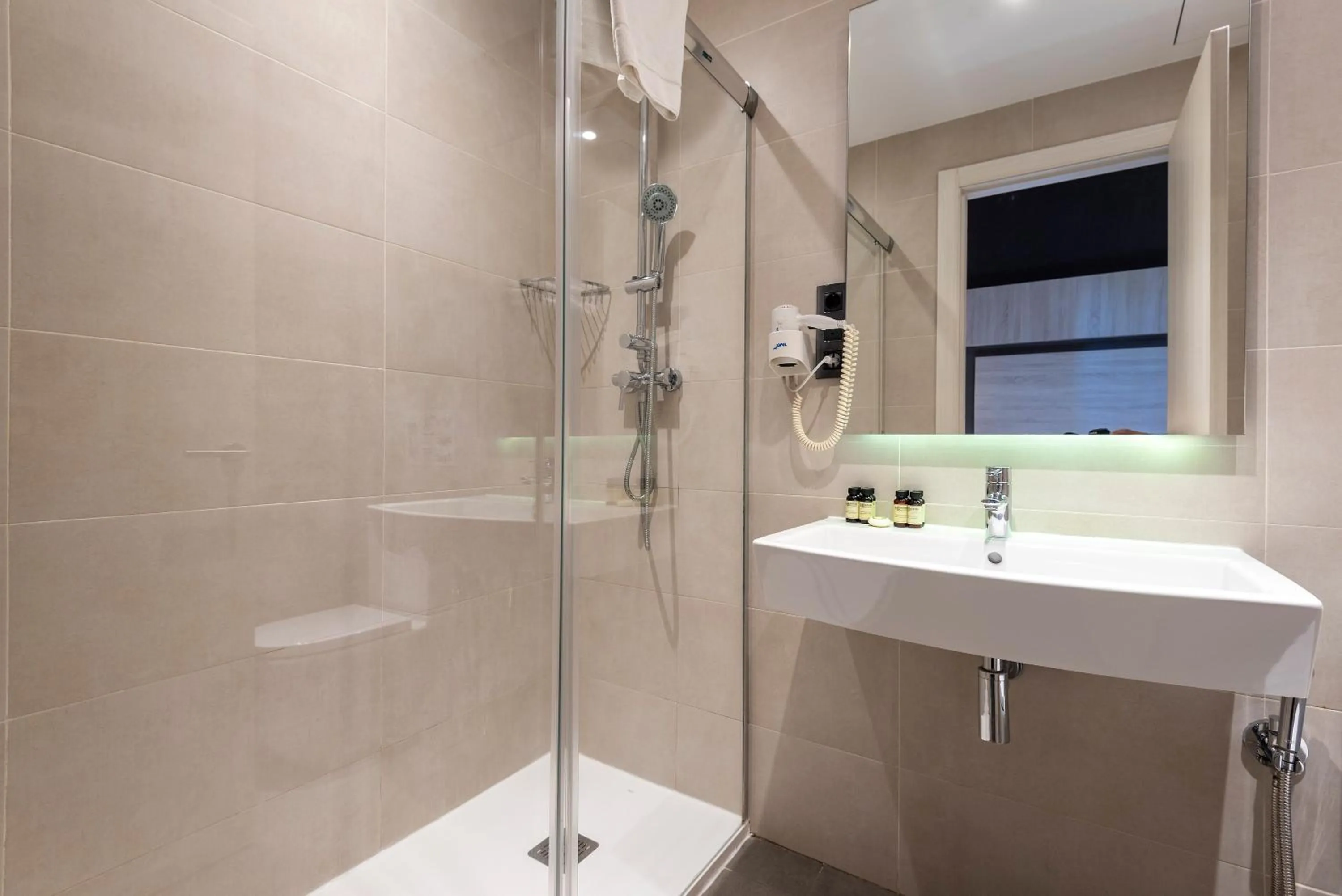 Bathroom in Plaza Goya Rooms