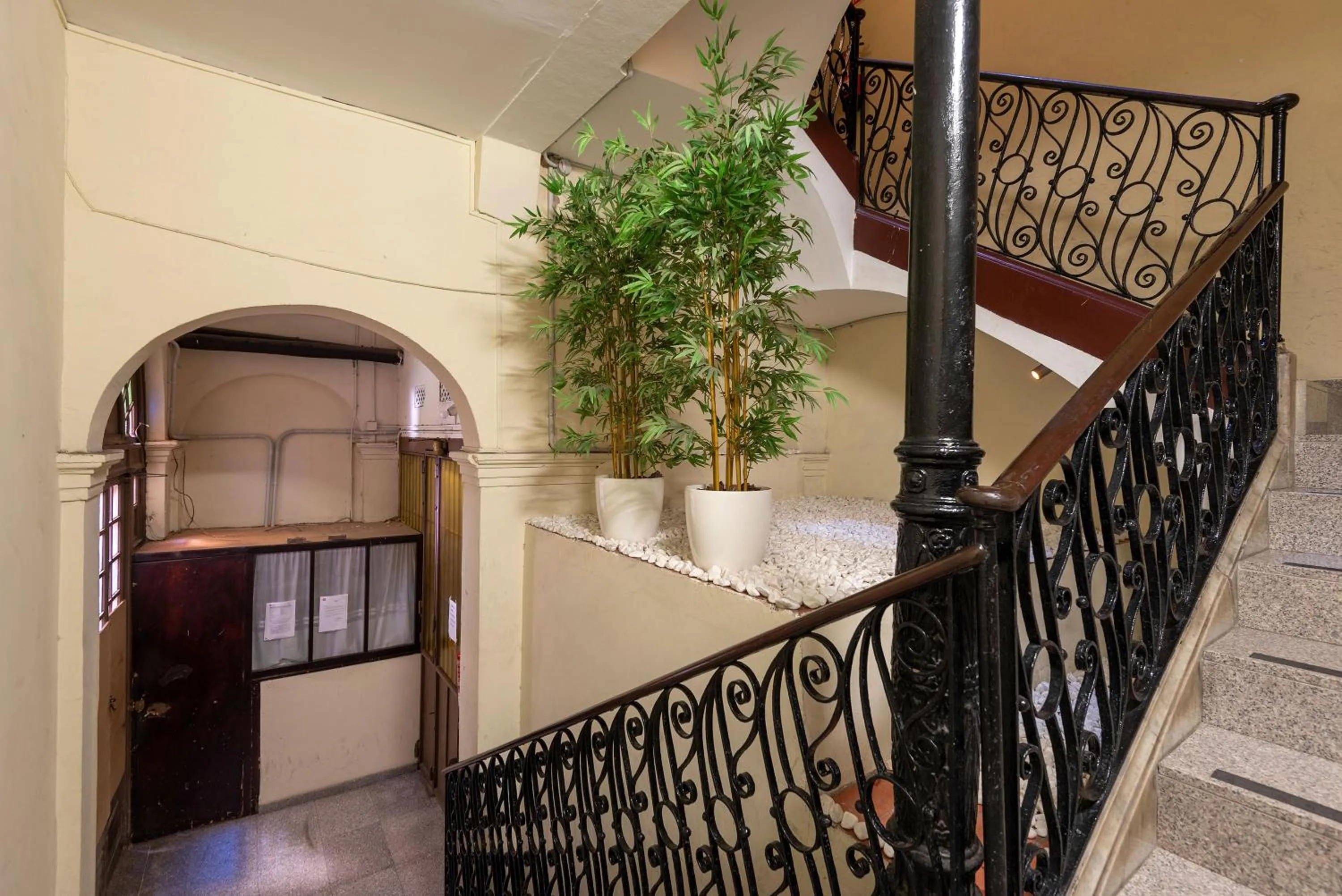 Facade/entrance in Plaza Goya Rooms