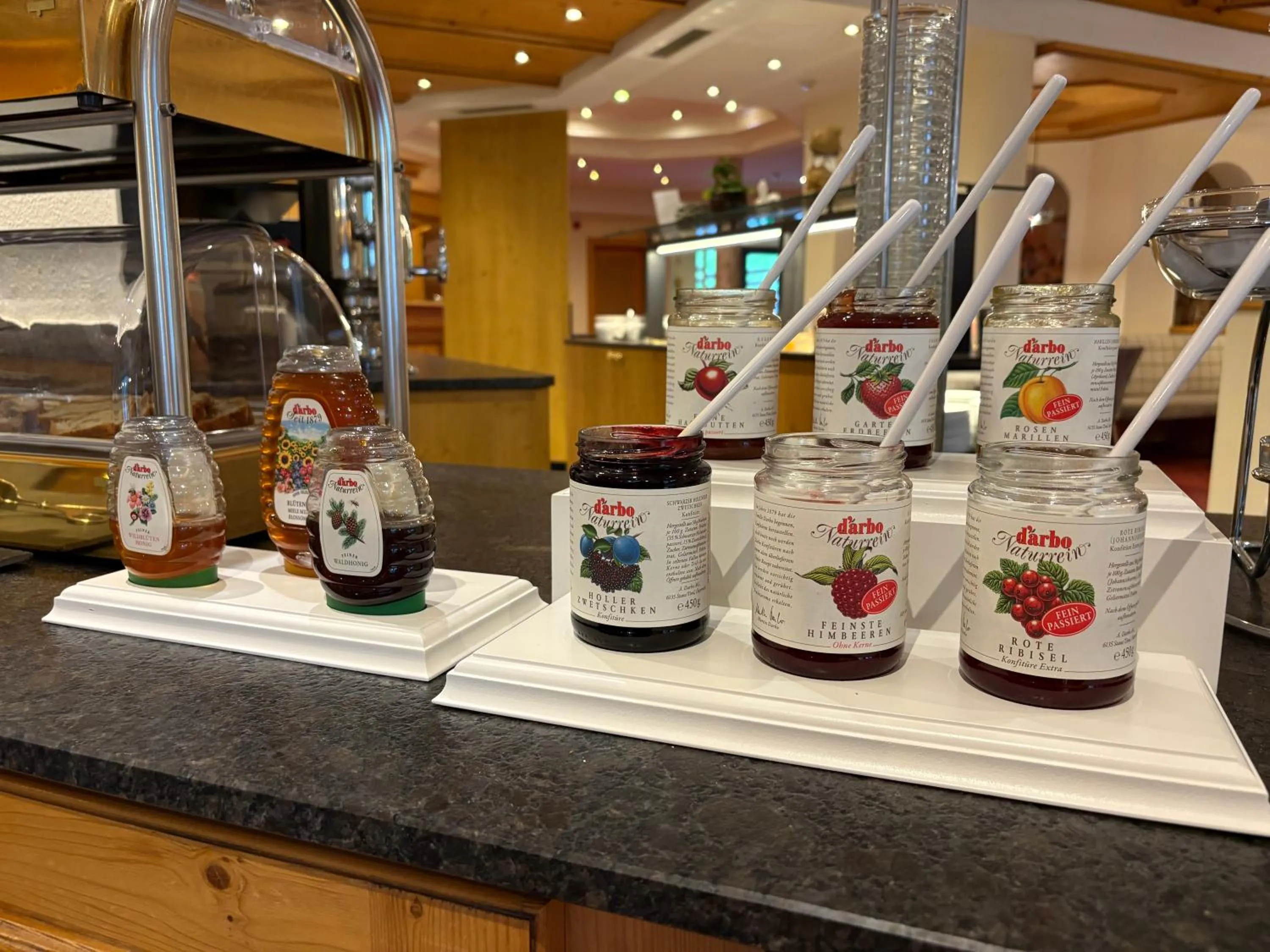 Breakfast in Hotel Garni Rifflsee