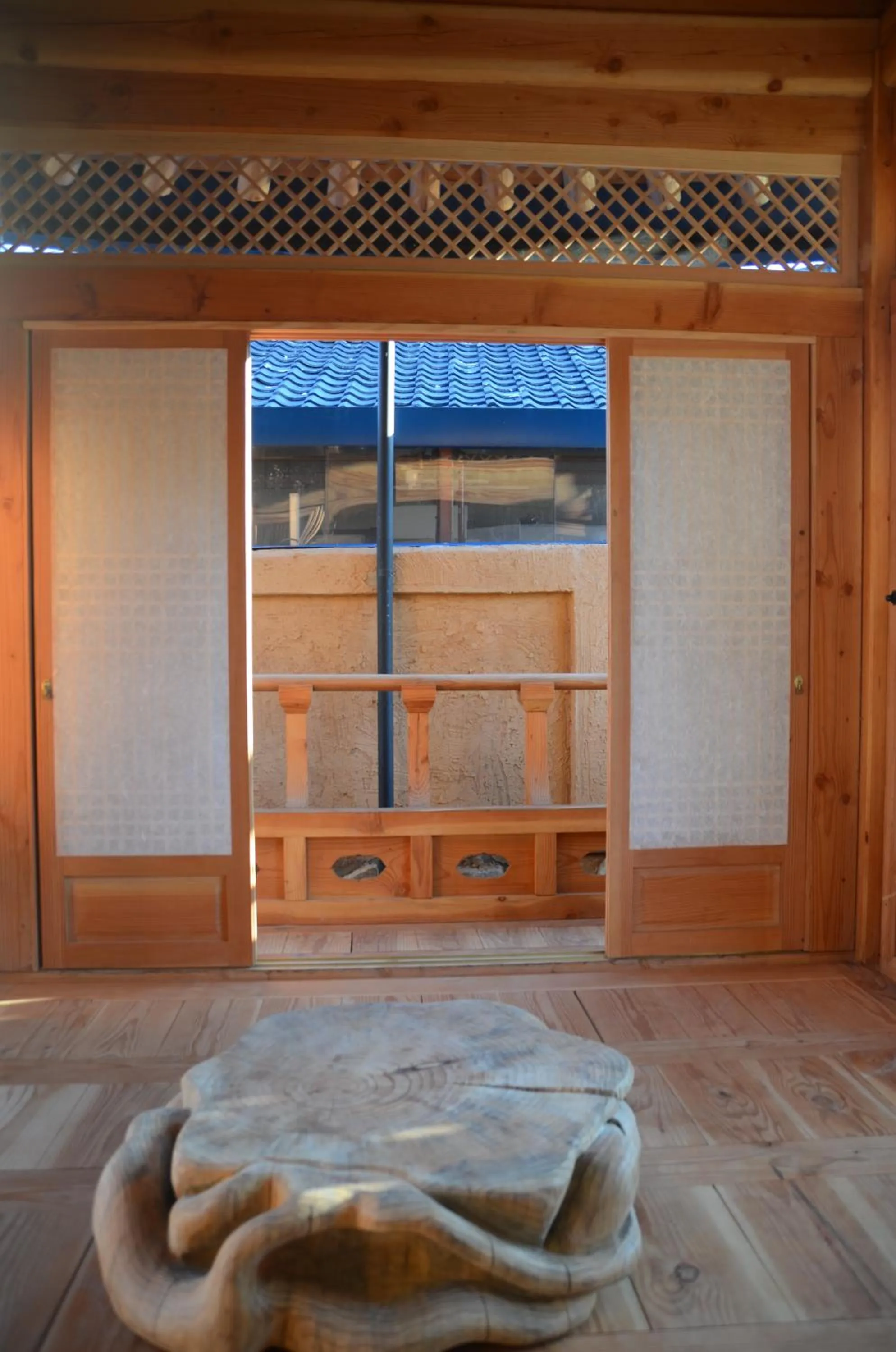 Photo of the whole room in Sarangroo