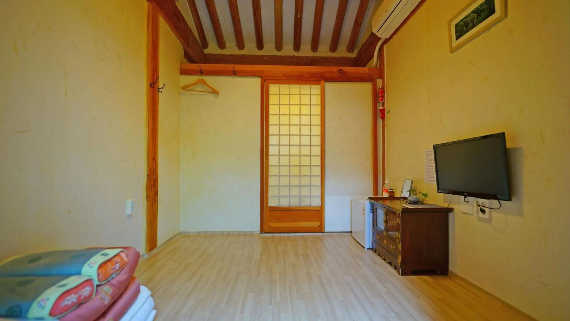 Property building, Bed in Sarangroo