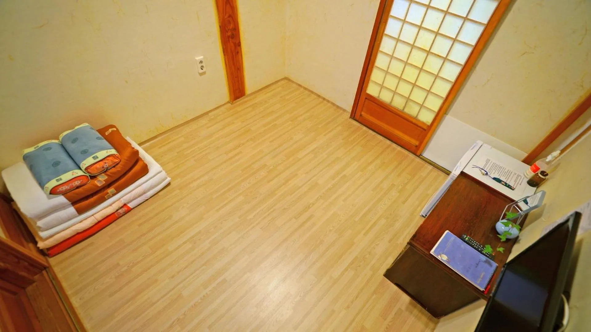 Property building, Bed in Sarangroo