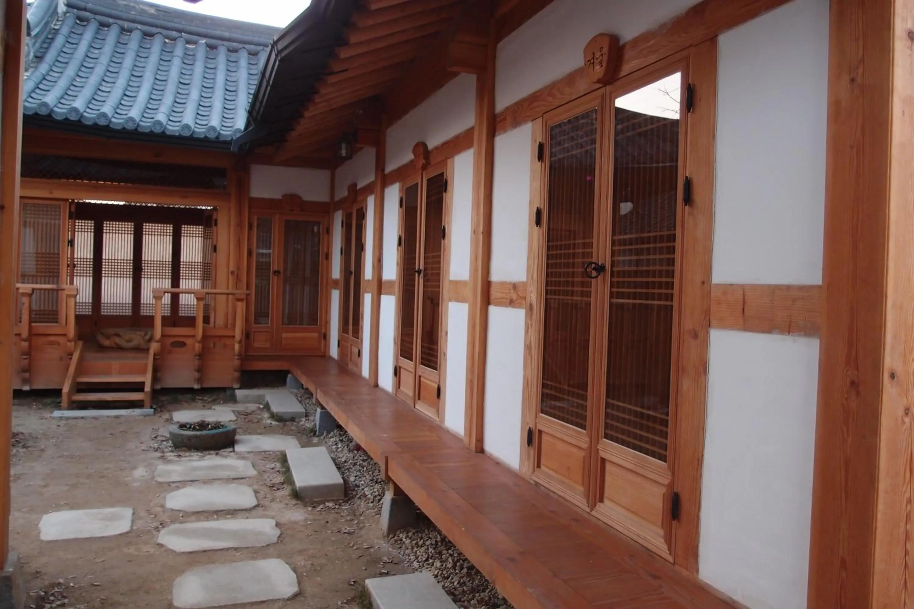 Inner courtyard view in Sarangroo