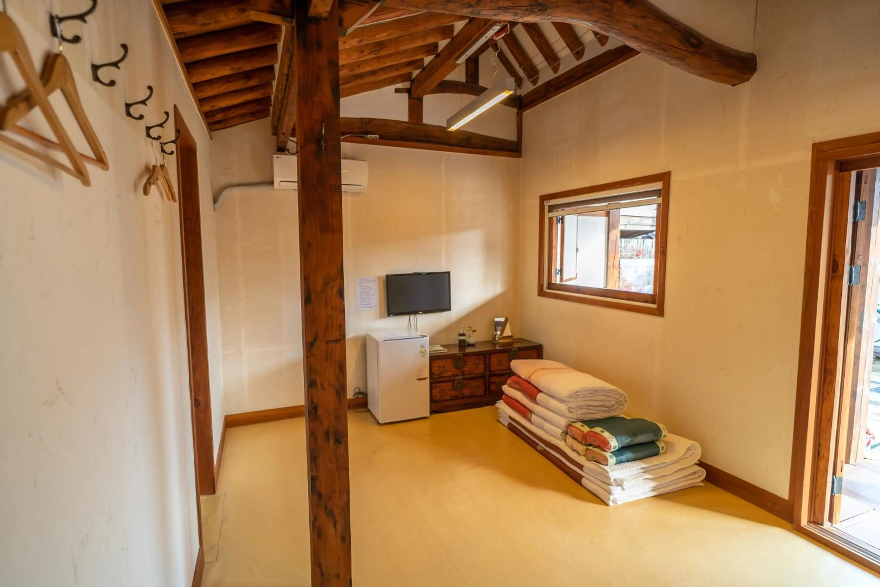 Property building, Bed in Sarangroo