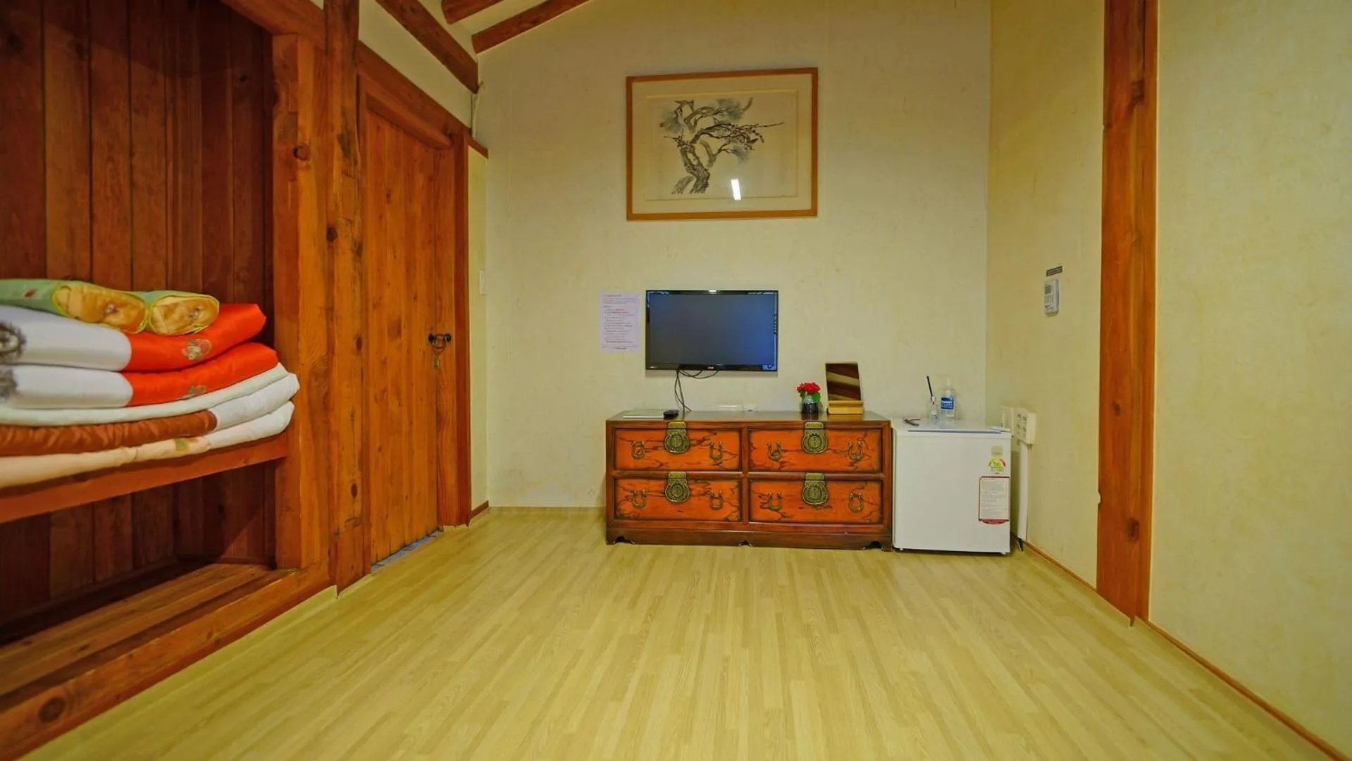 Property building, Bed in Sarangroo