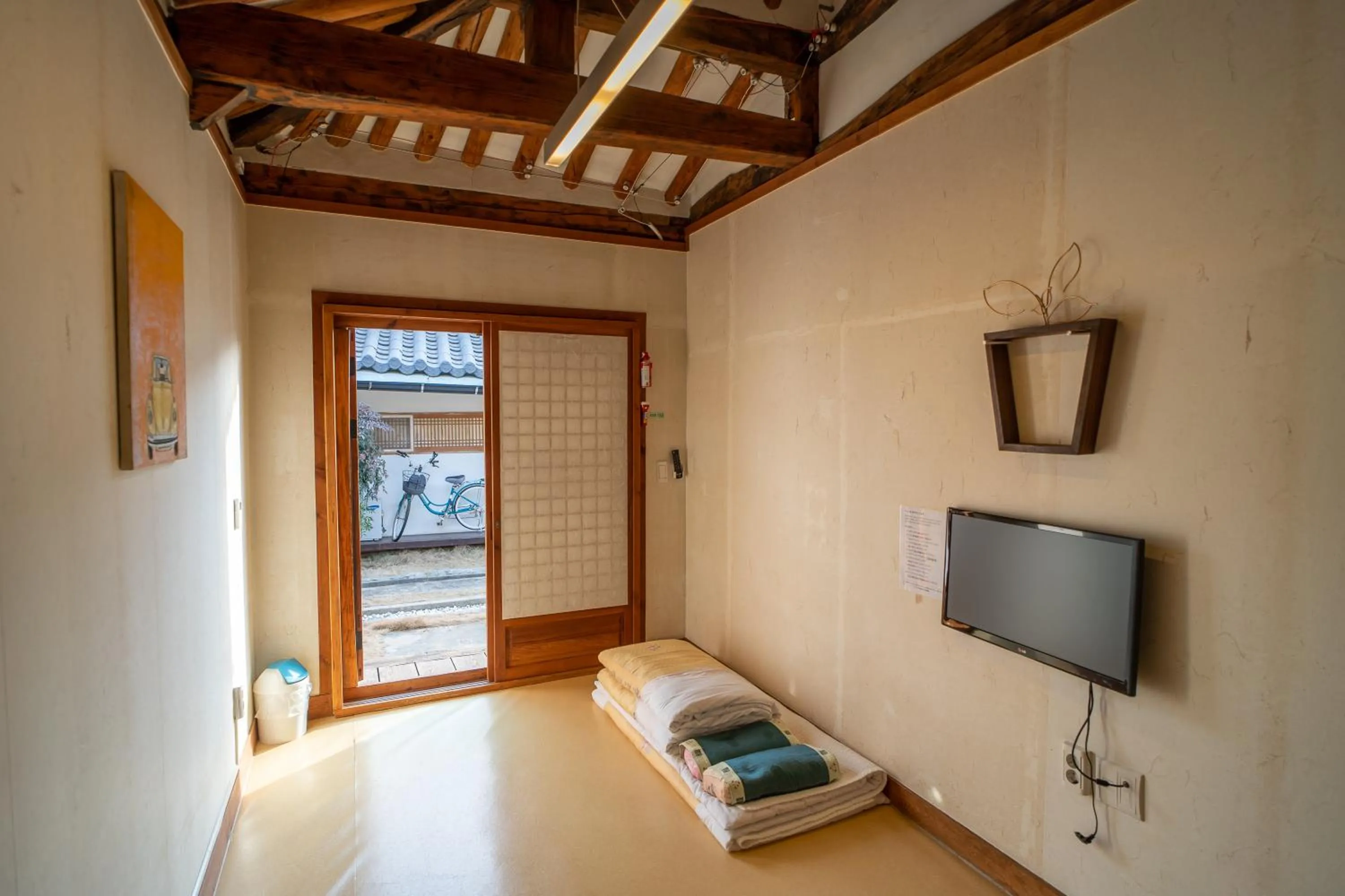Property building, Bed in Sarangroo