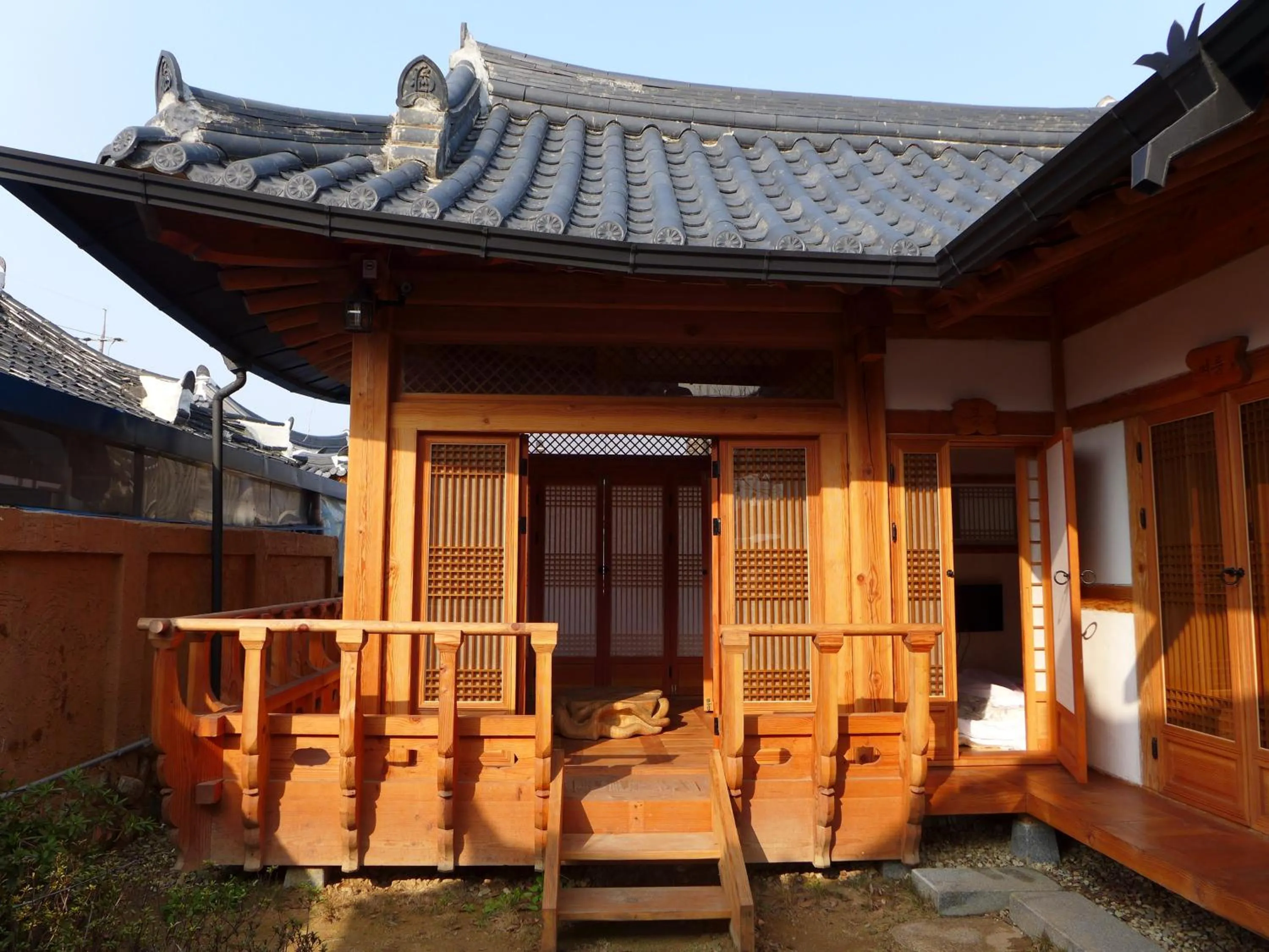 Facade/entrance in Sarangroo