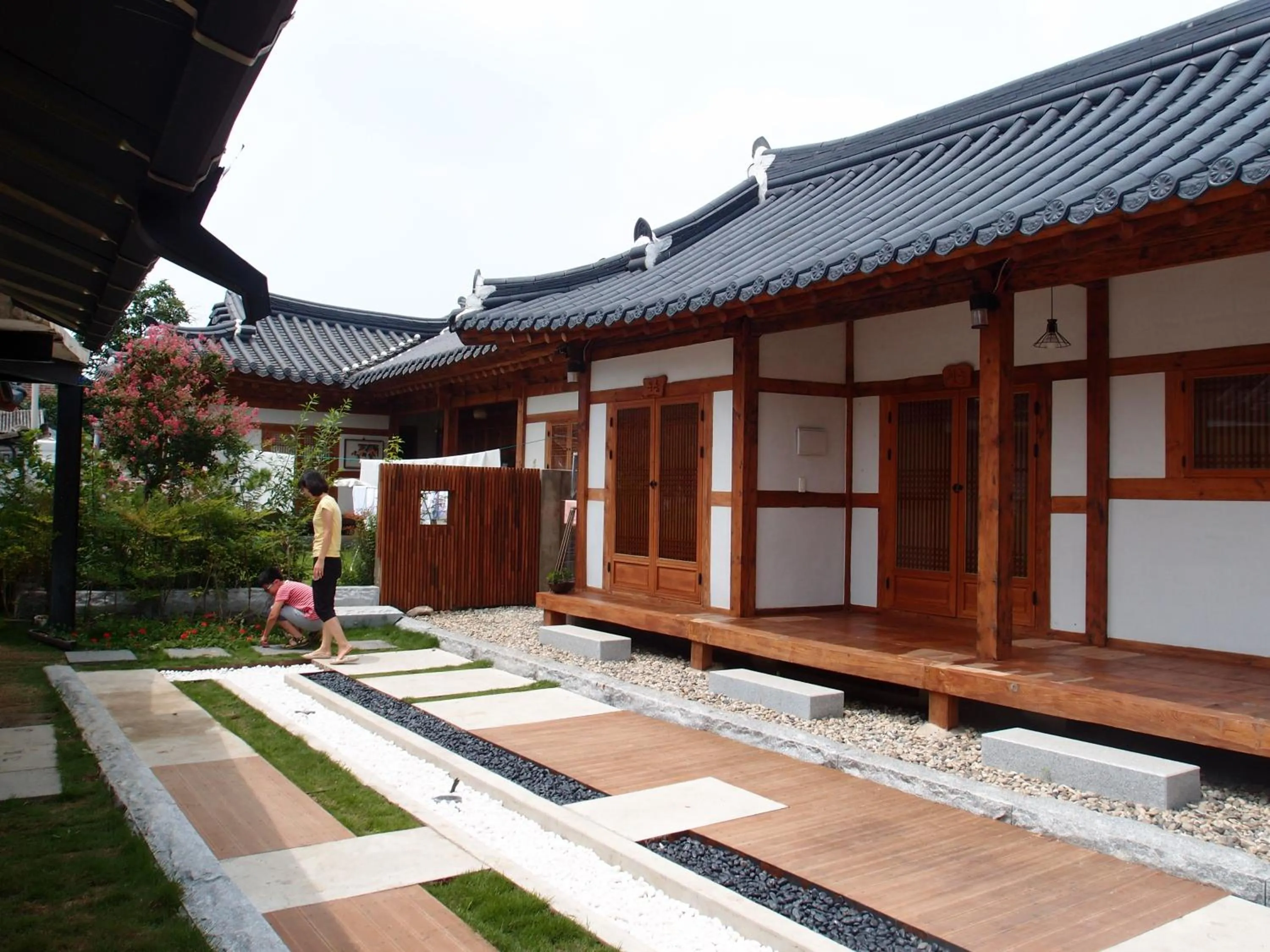 Inner courtyard view in Sarangroo