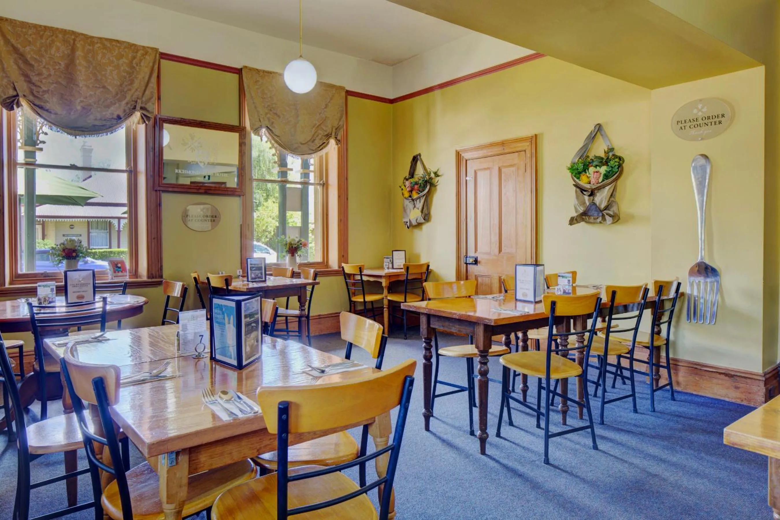 Lunch in The Richmond Arms Hotel