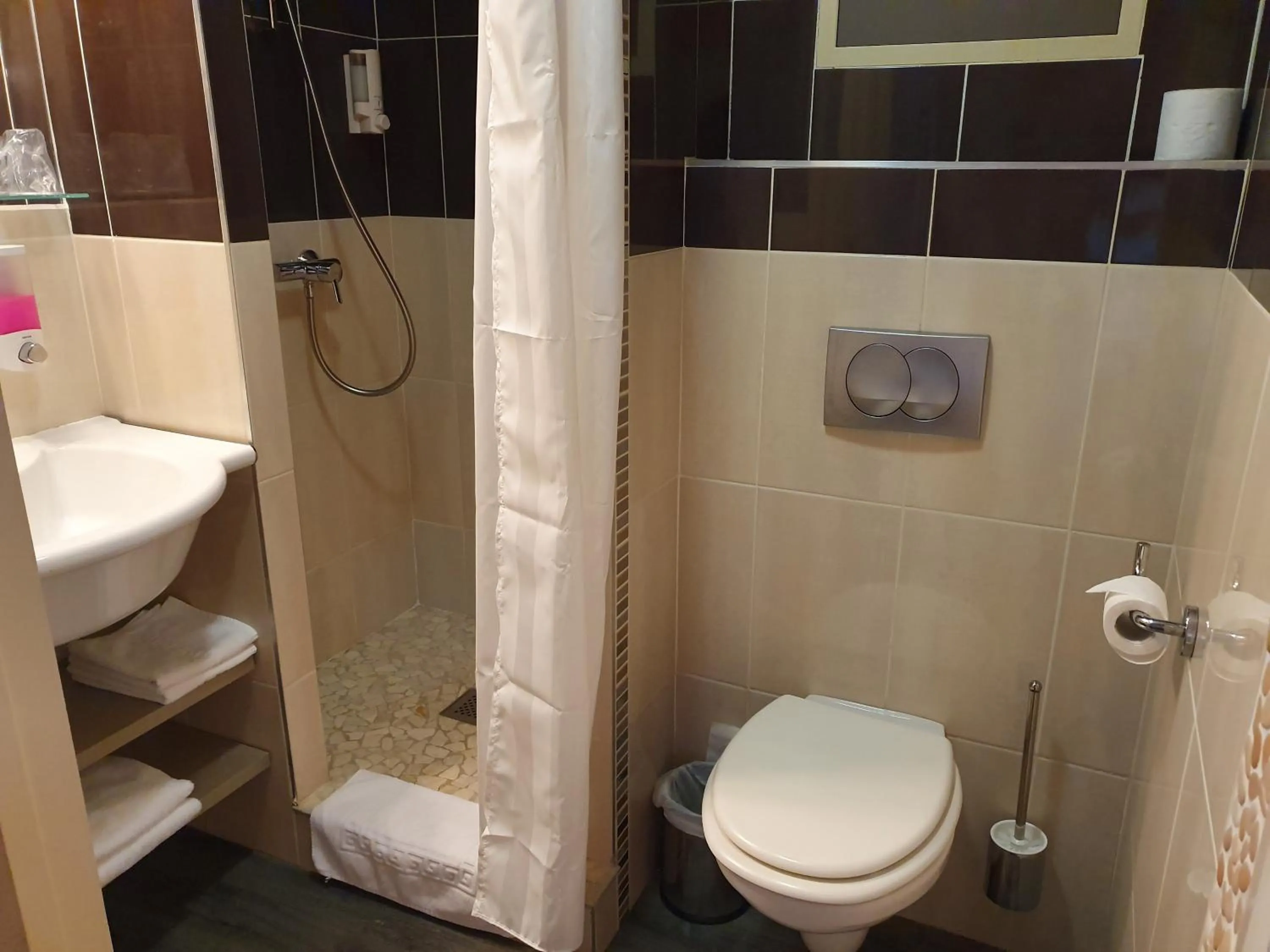 Shower in Les Étoiles Du Forez