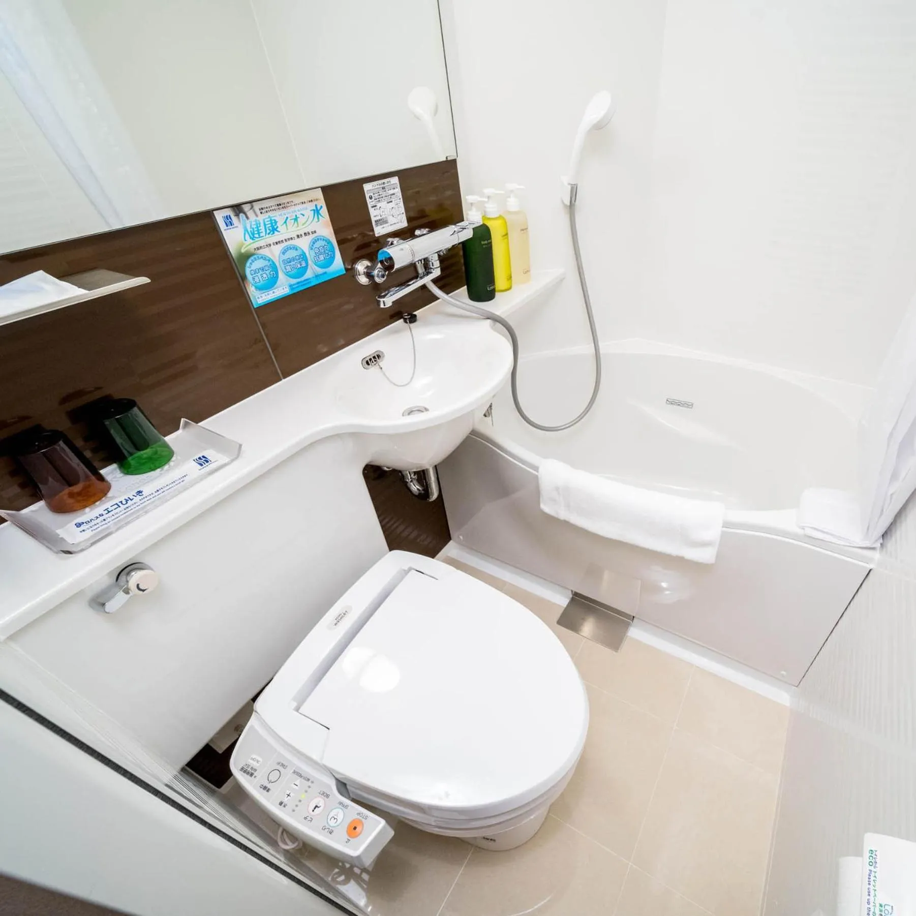 Toilet in Super Hotel Premier Musashi Kosugi Ekimae