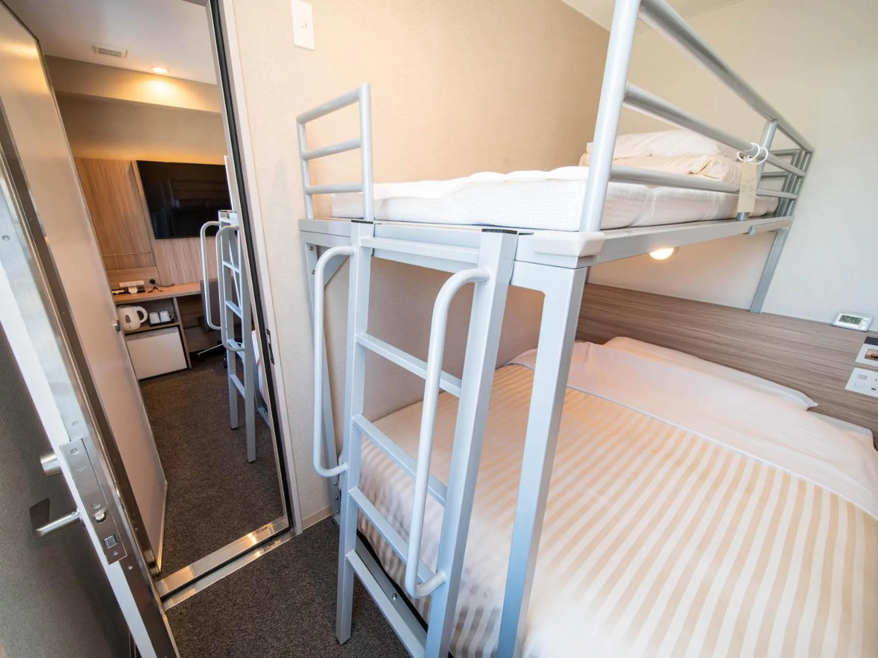 Bed in Super Hotel Premier Musashi Kosugi Ekimae