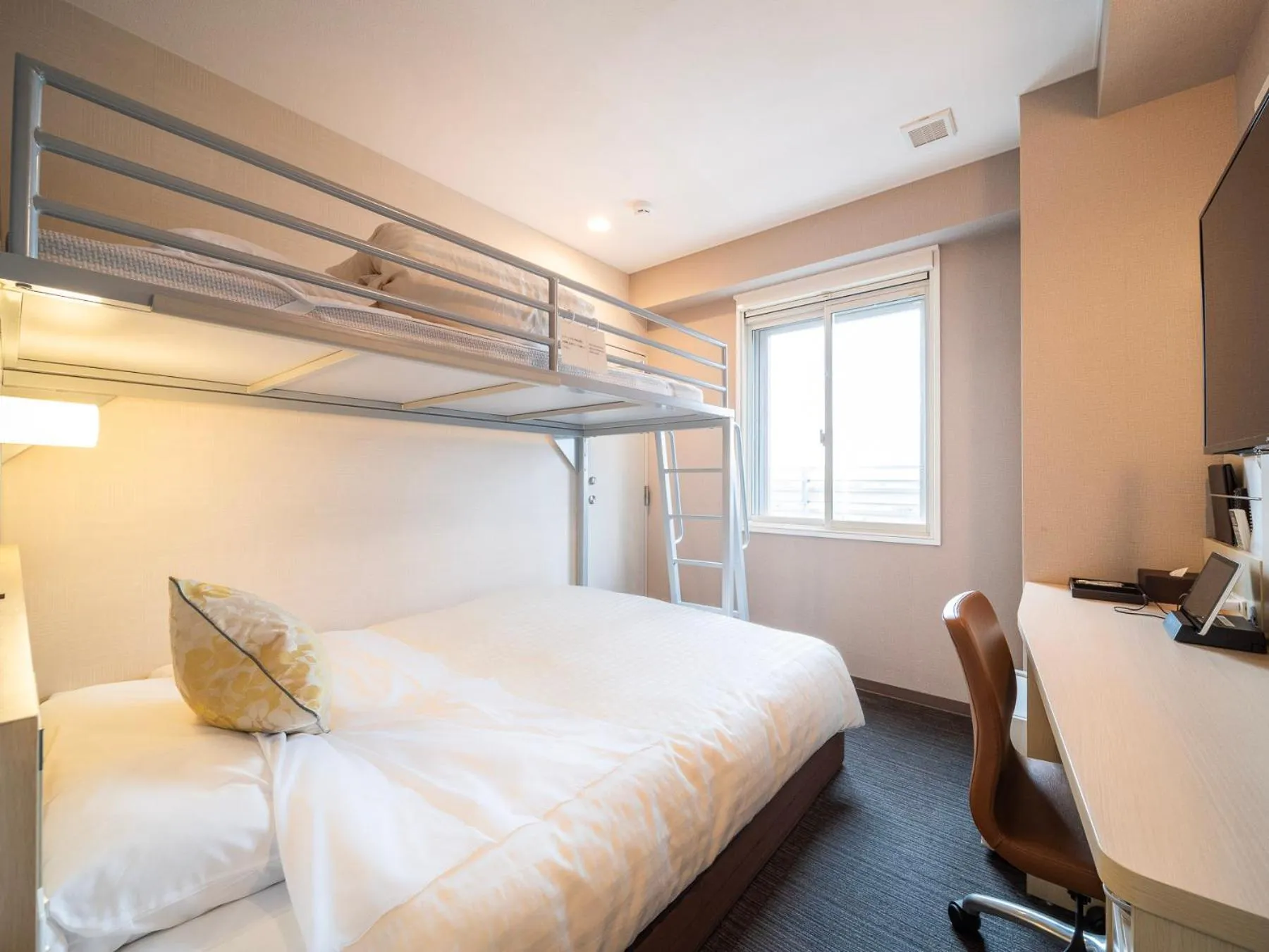 Bed in Super Hotel Premier Musashi Kosugi Ekimae