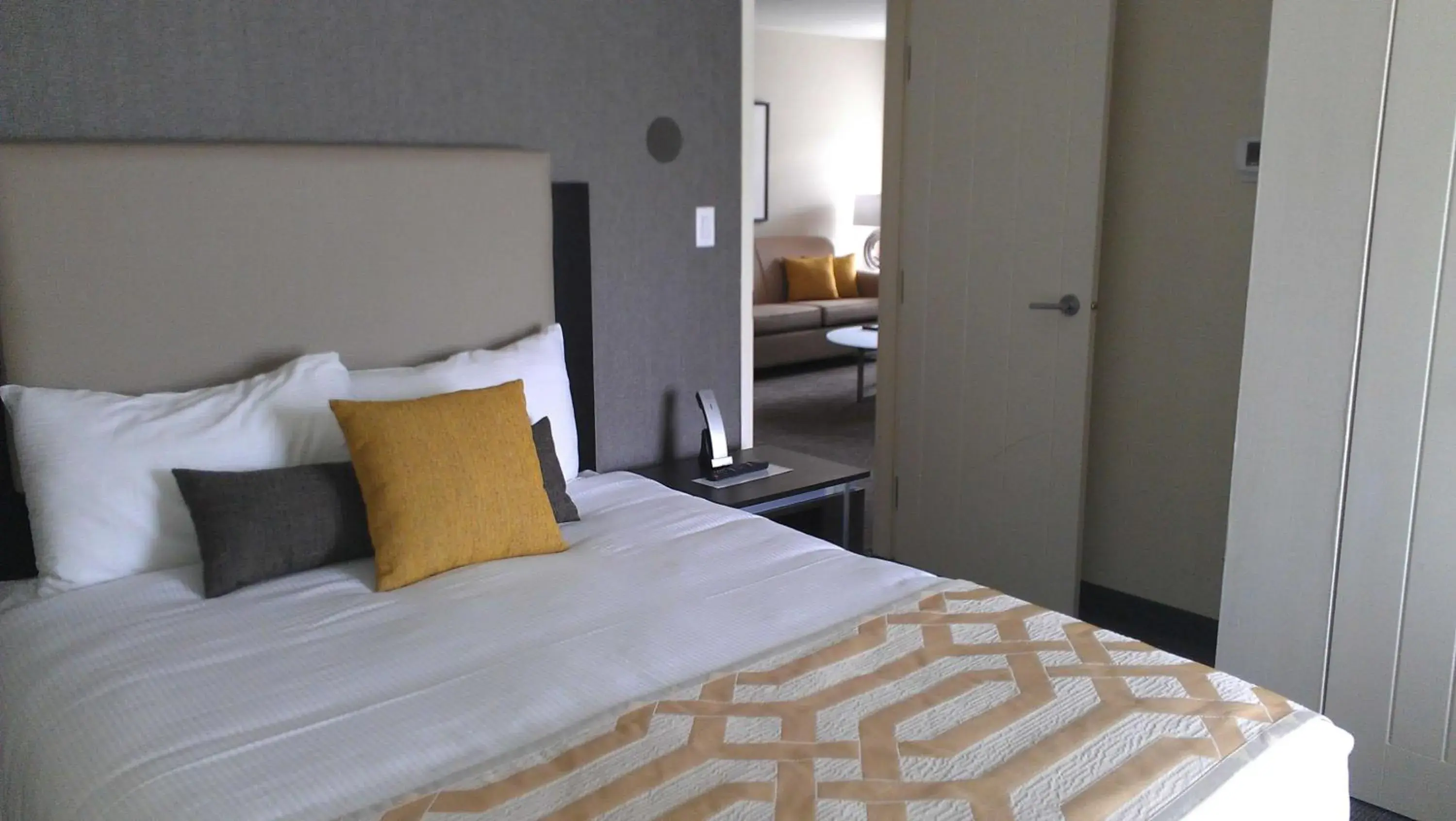 Coast Premium Two Bedroom Suite with Two Queens in Coast Kamloops Hotel & Conference Centre Coast Premium Two Bedroom Suite with Two Queens in Coast Kamloops Hotel & Conference Centre