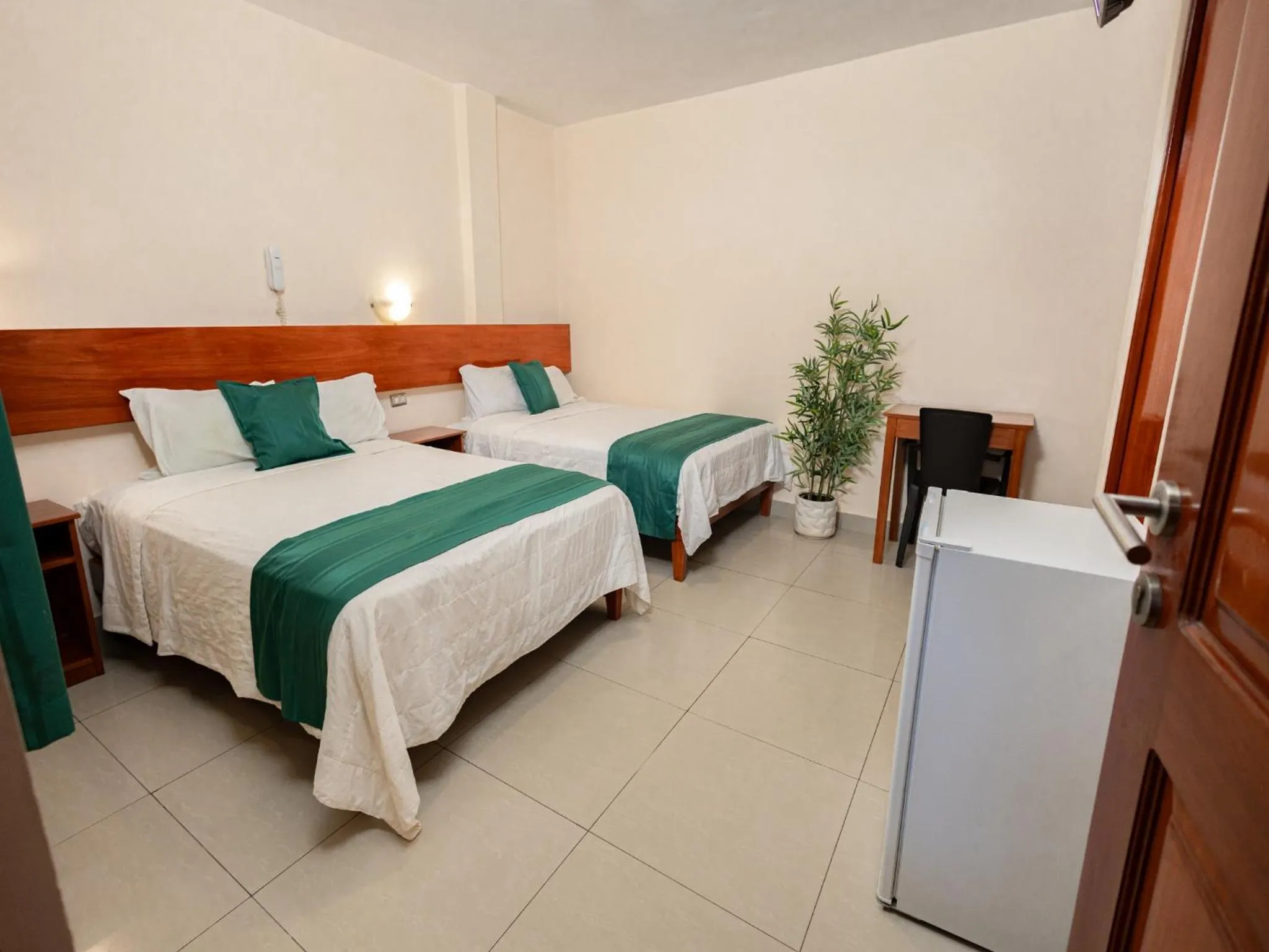 Shower, Bed in Tariri Hotel