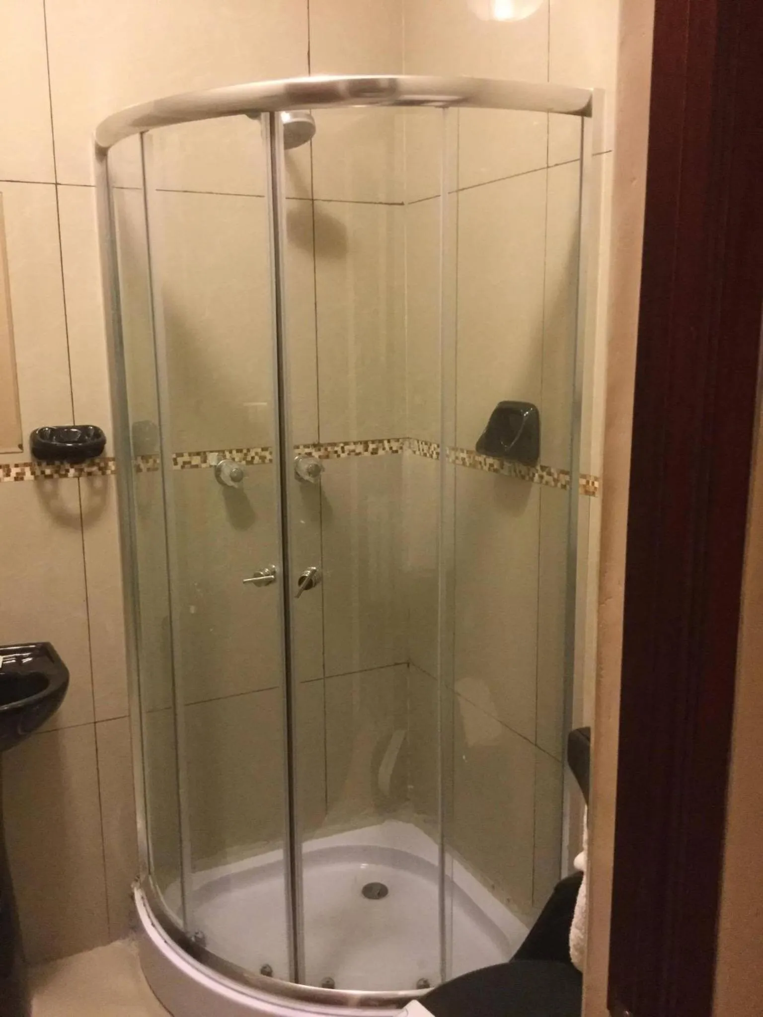 Shower in Tariri Hotel