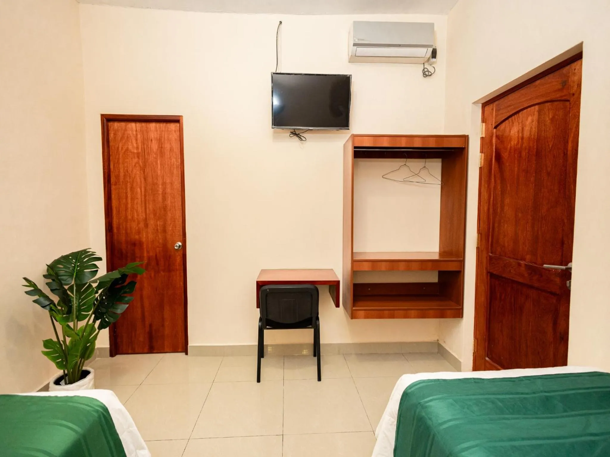 Shower, Bed in Tariri Hotel