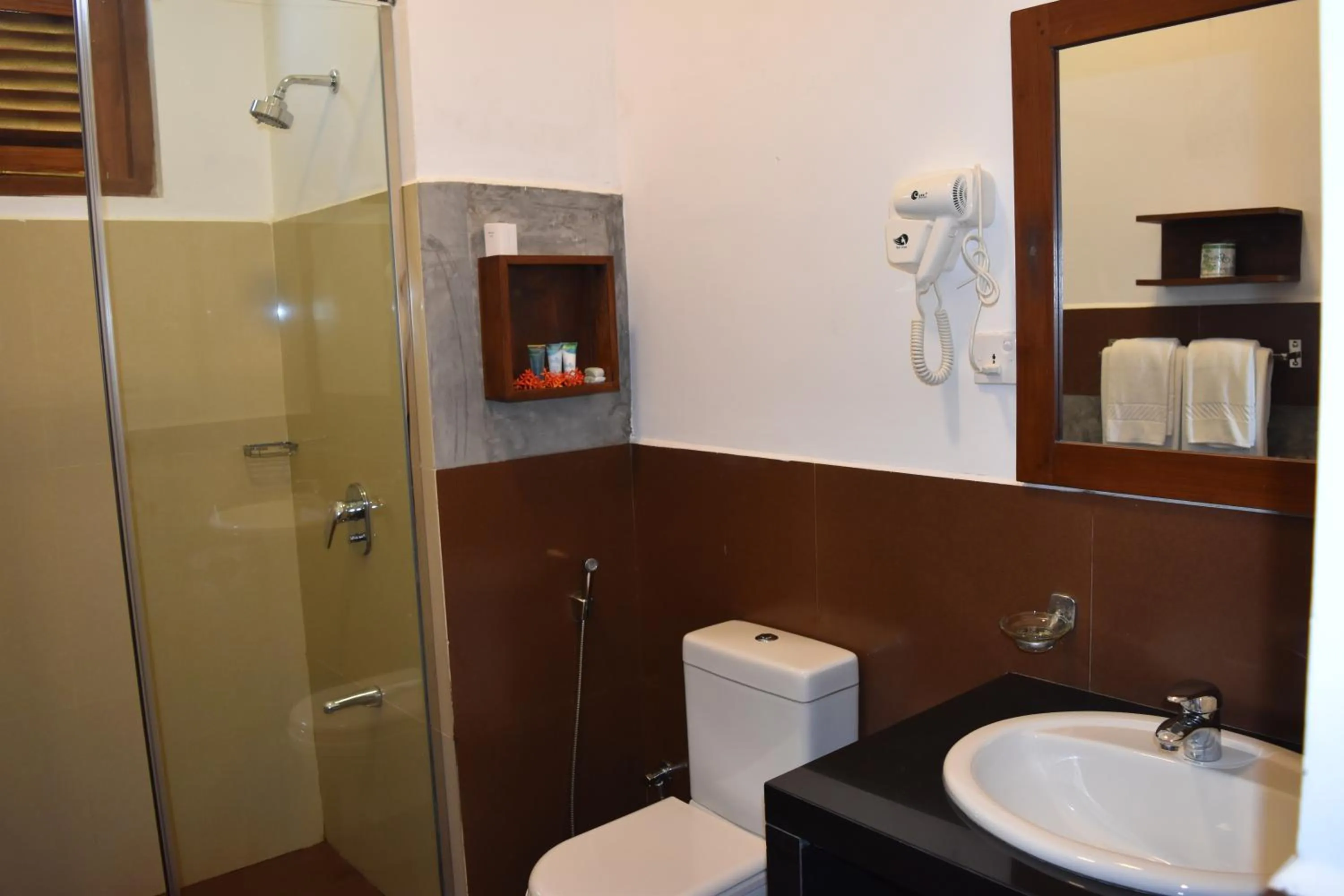 Shower in Sigiri Asna Nature Resort