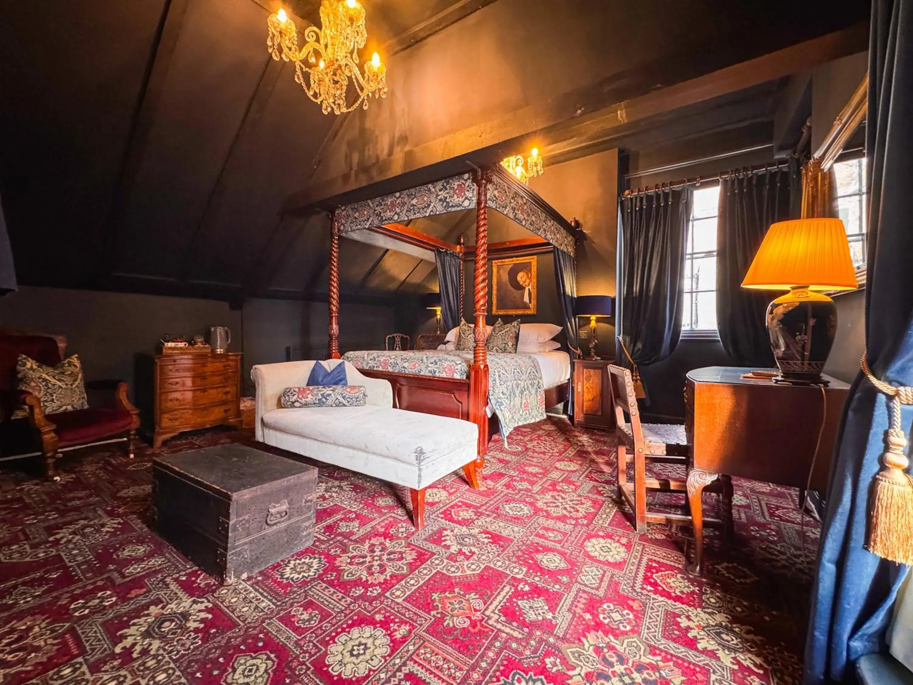 Four Poster Double Bed in Guy Fawkes Inn Four Poster Double Bed in Guy Fawkes Inn