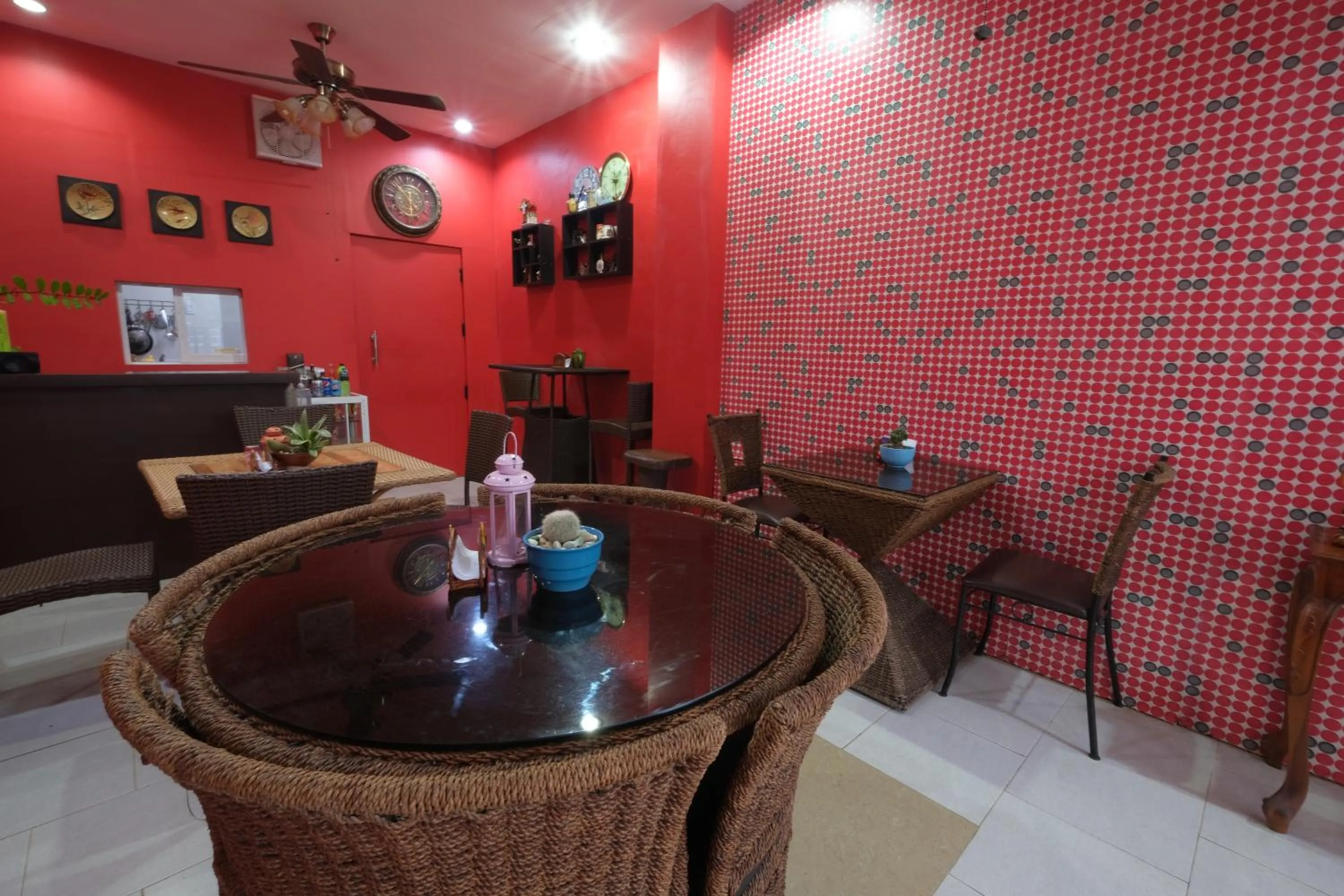 Restaurant/places to eat in Balai Carmela