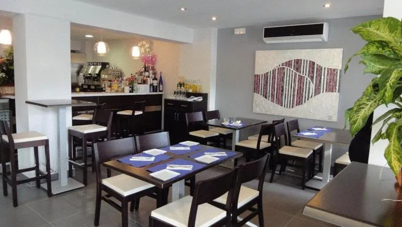 Restaurant/places to eat in Hotel Avenida 31