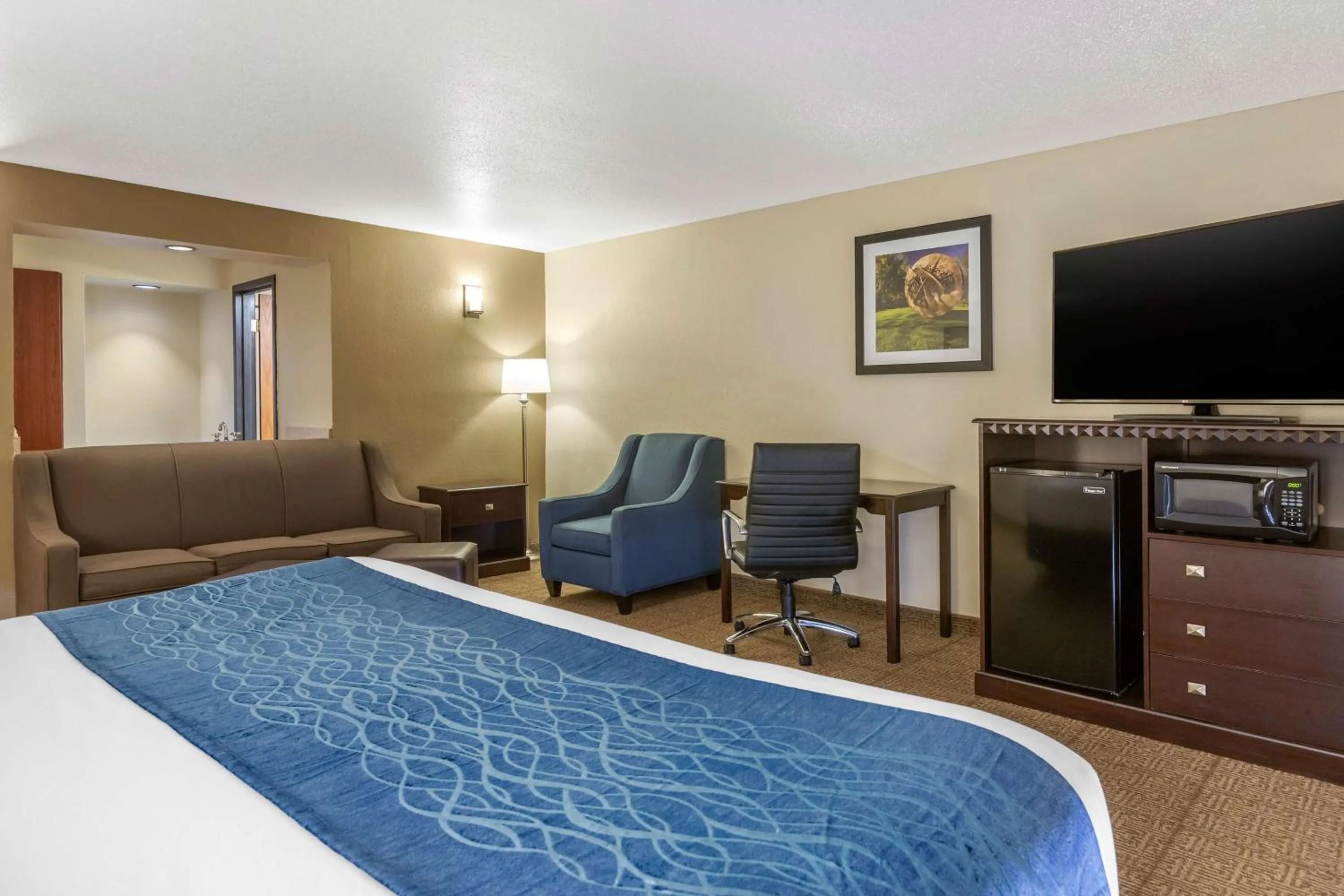 Photo of the whole room, Bed in Comfort Inn Grand Rapids Airport
