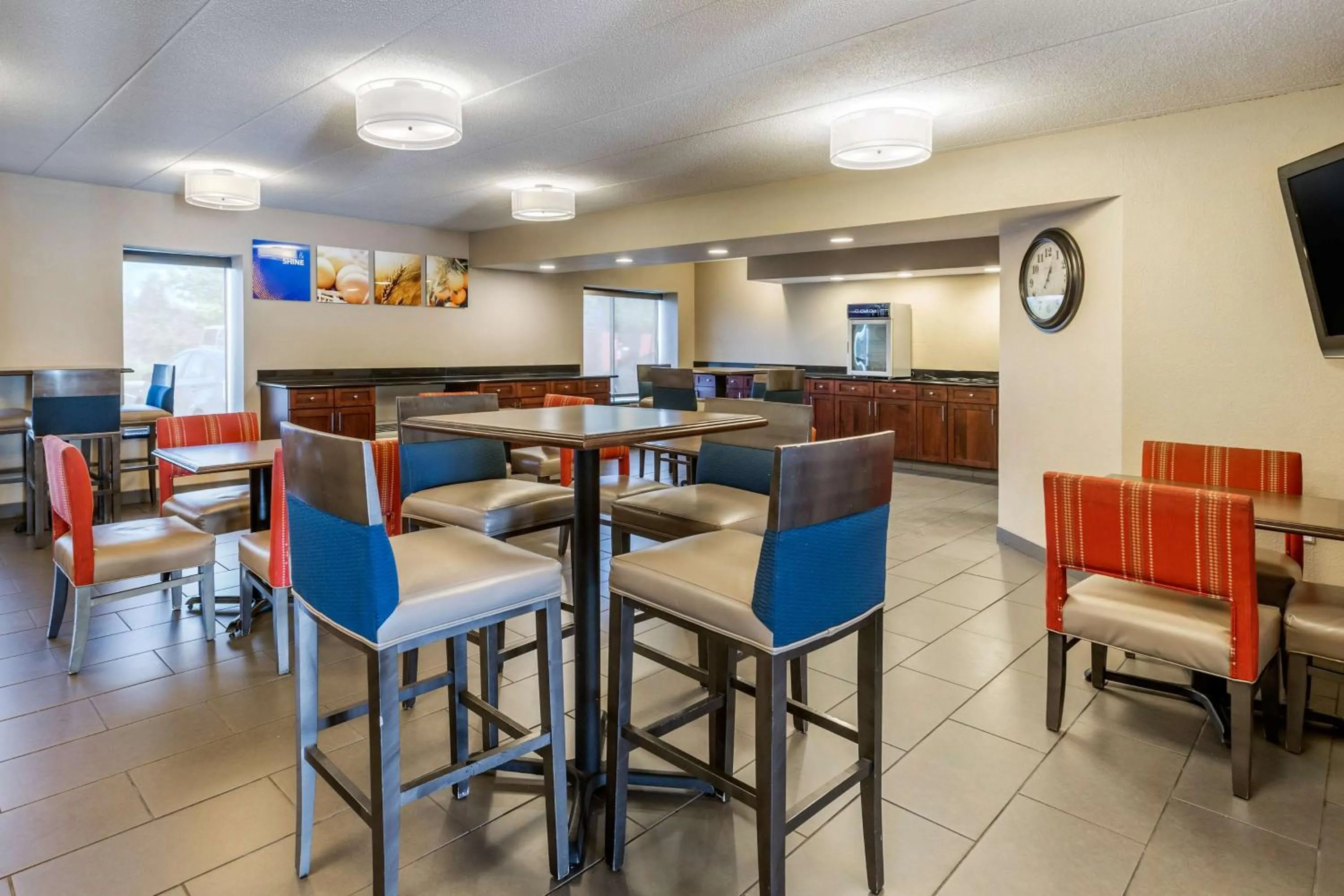 Restaurant/places to eat in Comfort Inn Grand Rapids Airport