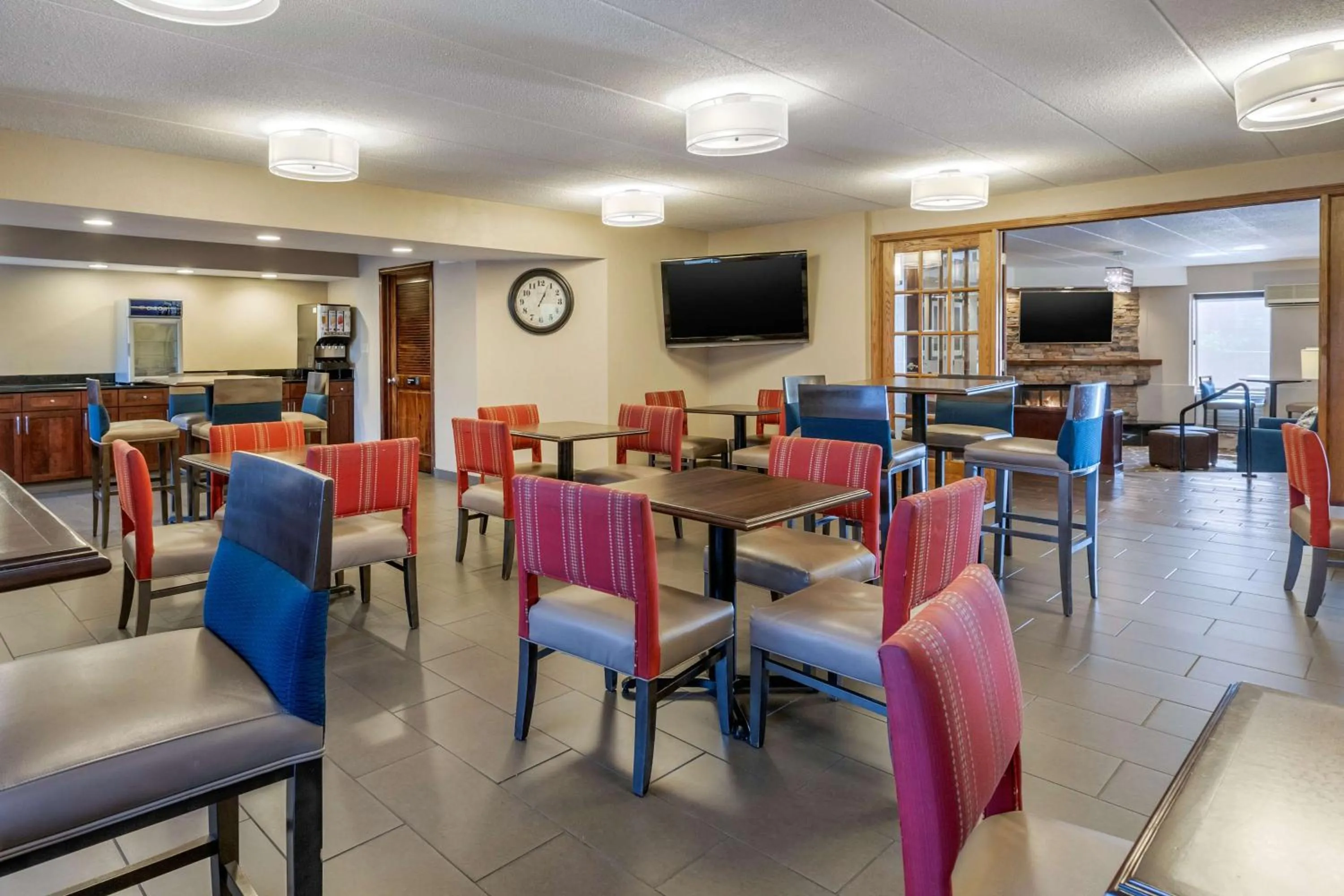 Restaurant/places to eat in Comfort Inn Grand Rapids Airport