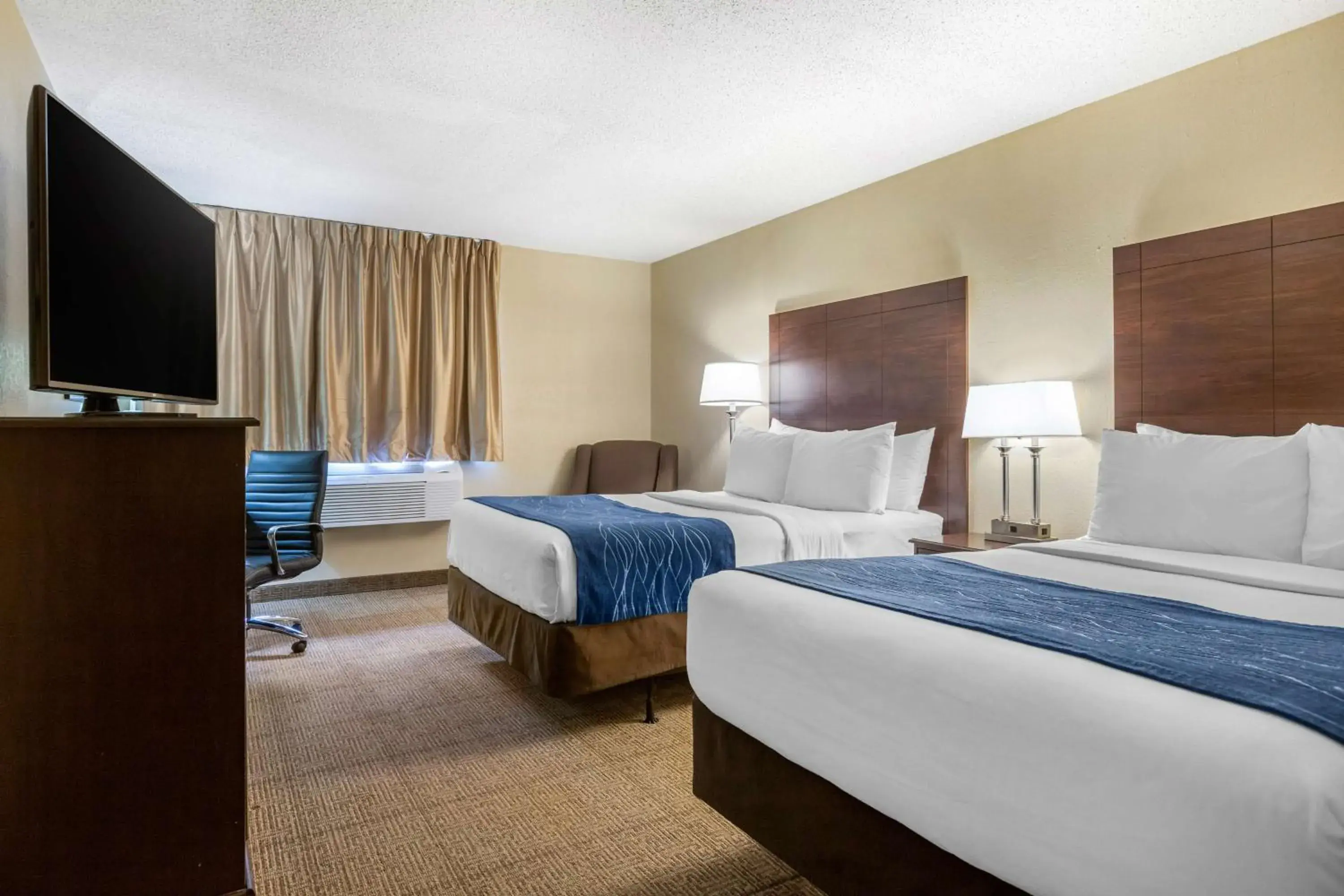 Double Room with Two Double Beds - Non-Smoking in Comfort Inn Grand Rapids Airport Double Room with Two Double Beds - Non-Smoking in Comfort Inn Grand Rapids Airport