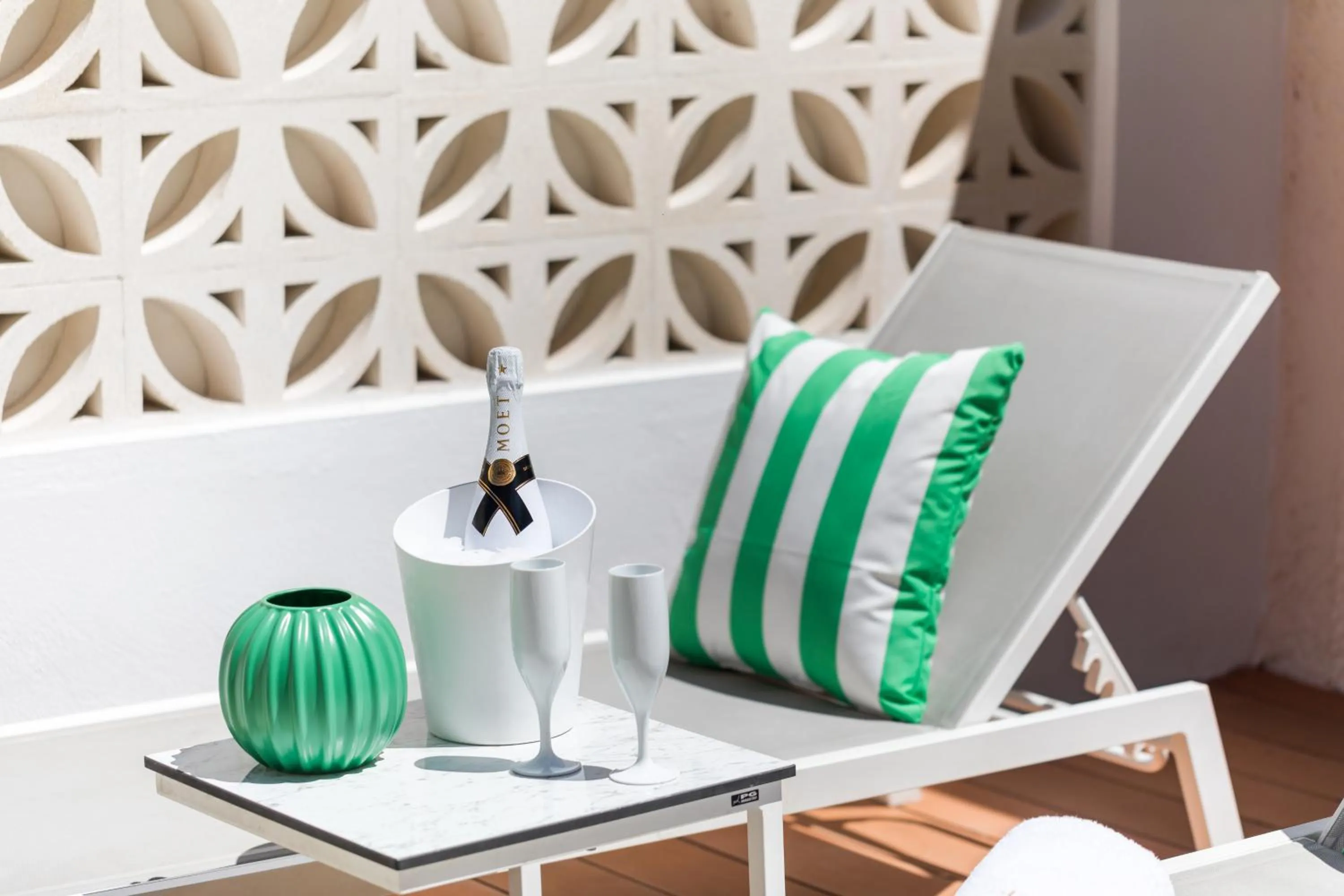 Drinks in Eliza Hotel by Panel Hospitality