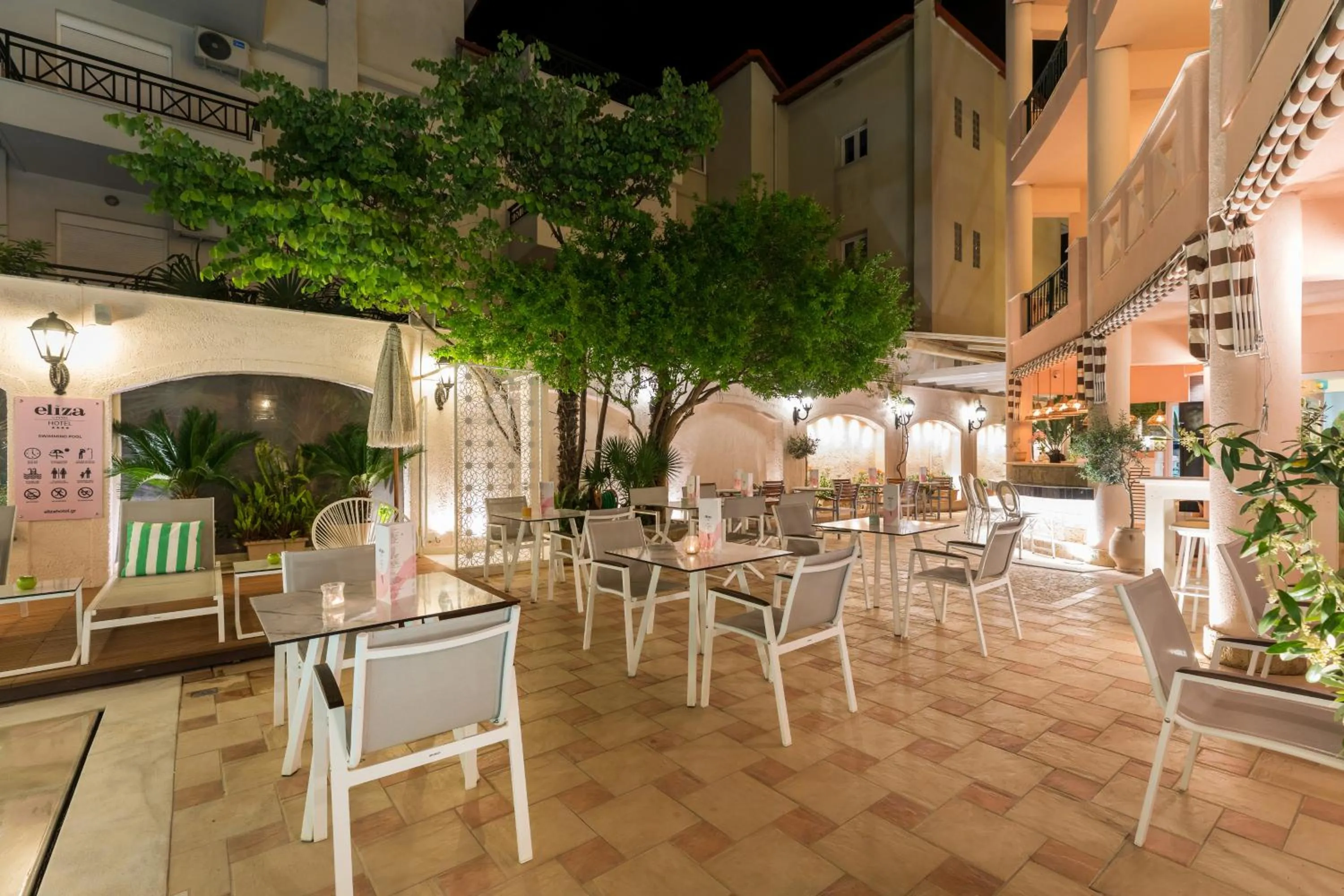 Restaurant/places to eat in Eliza Hotel by Panel Hospitality