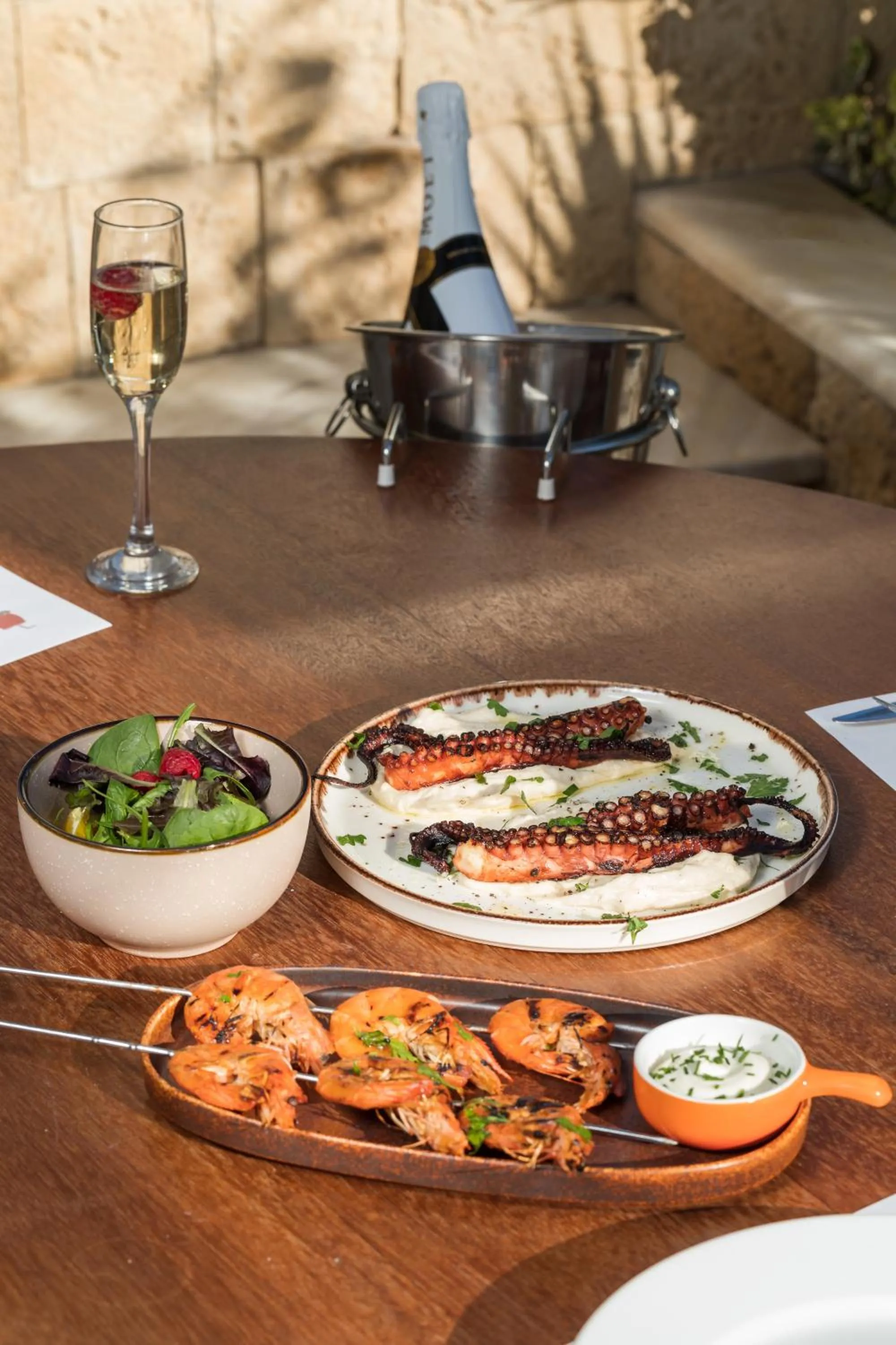 Food and drinks in Eliza Hotel by Panel Hospitality