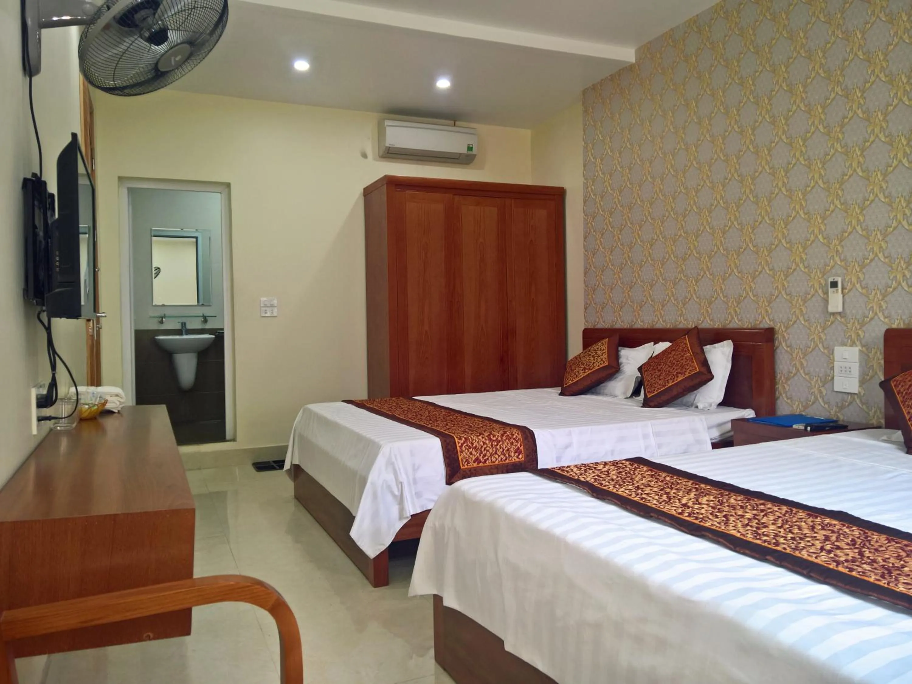 Bed in Cat Ba Green Hotel