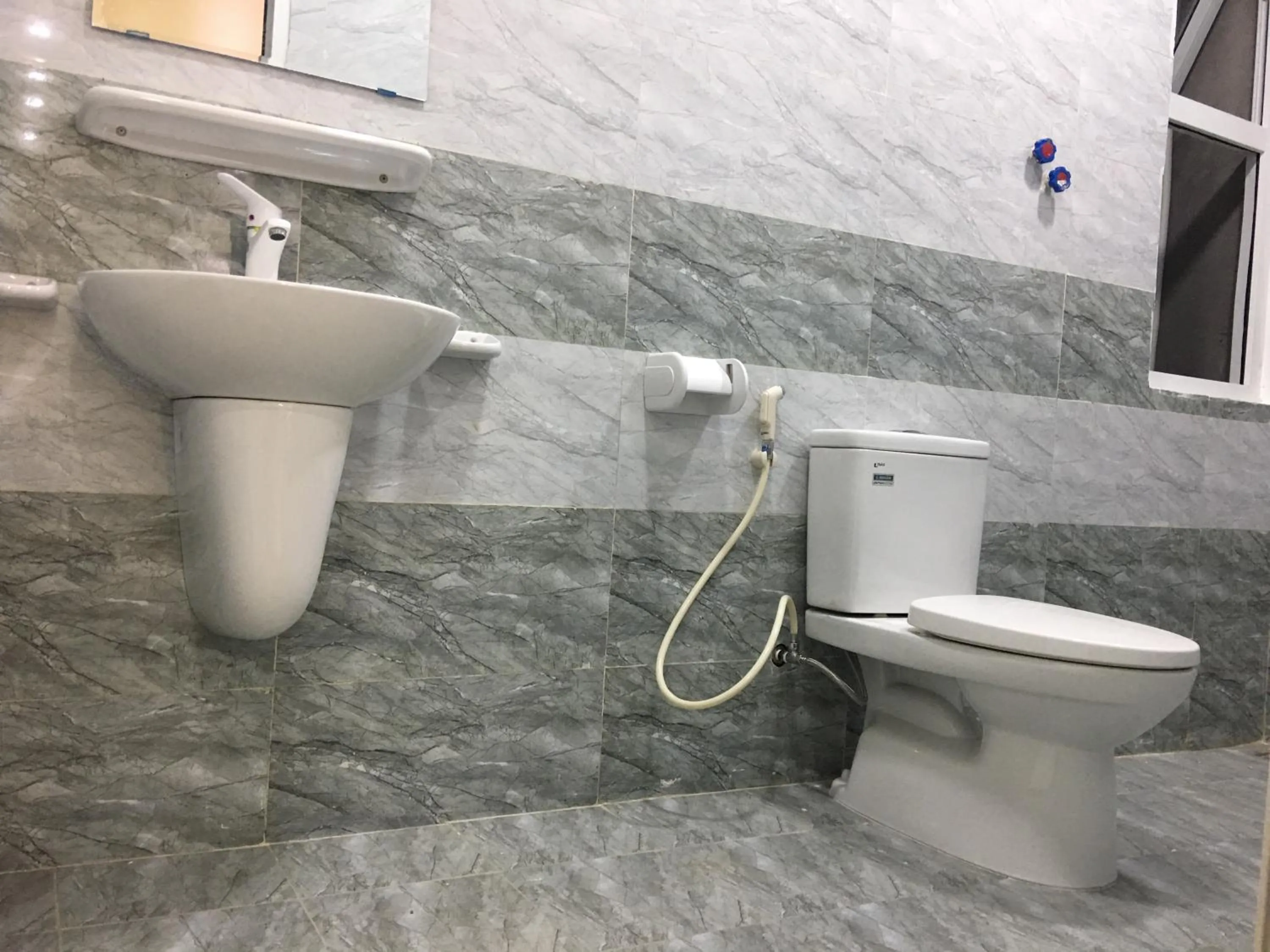 Toilet in Cat Ba Green Hotel