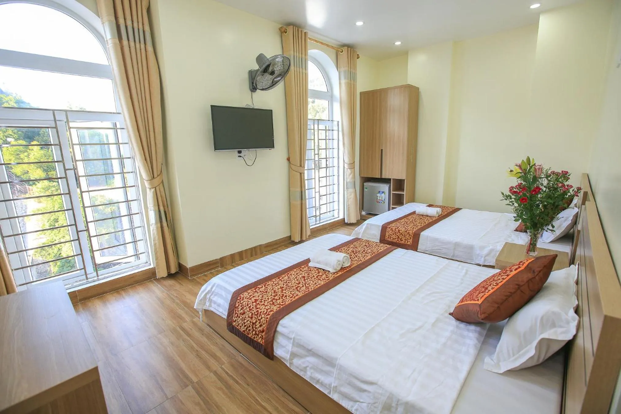 Photo of the whole room, Bed in Cat Ba Green Hotel