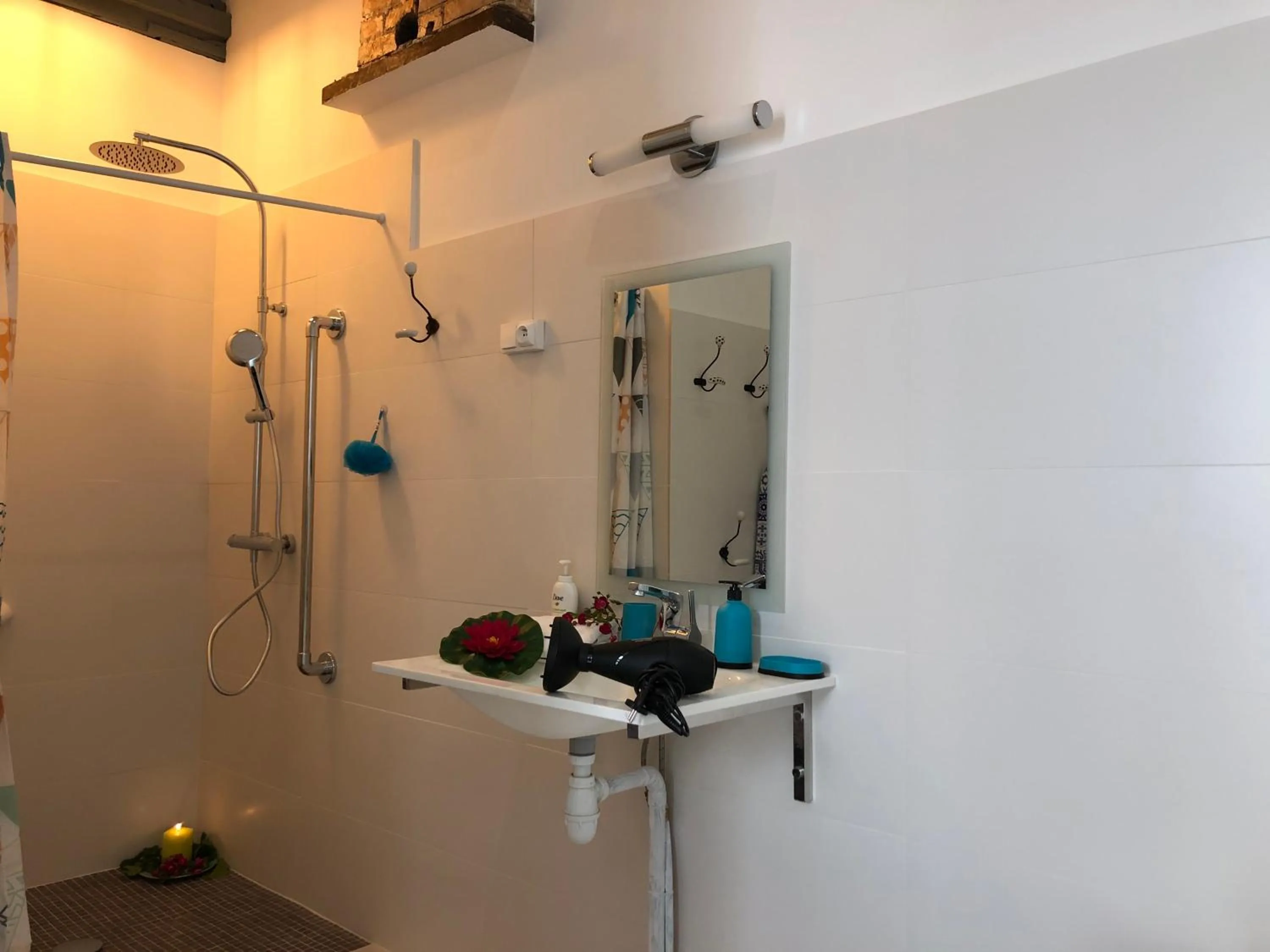 Bathroom in Le Clos du Square - climatisé