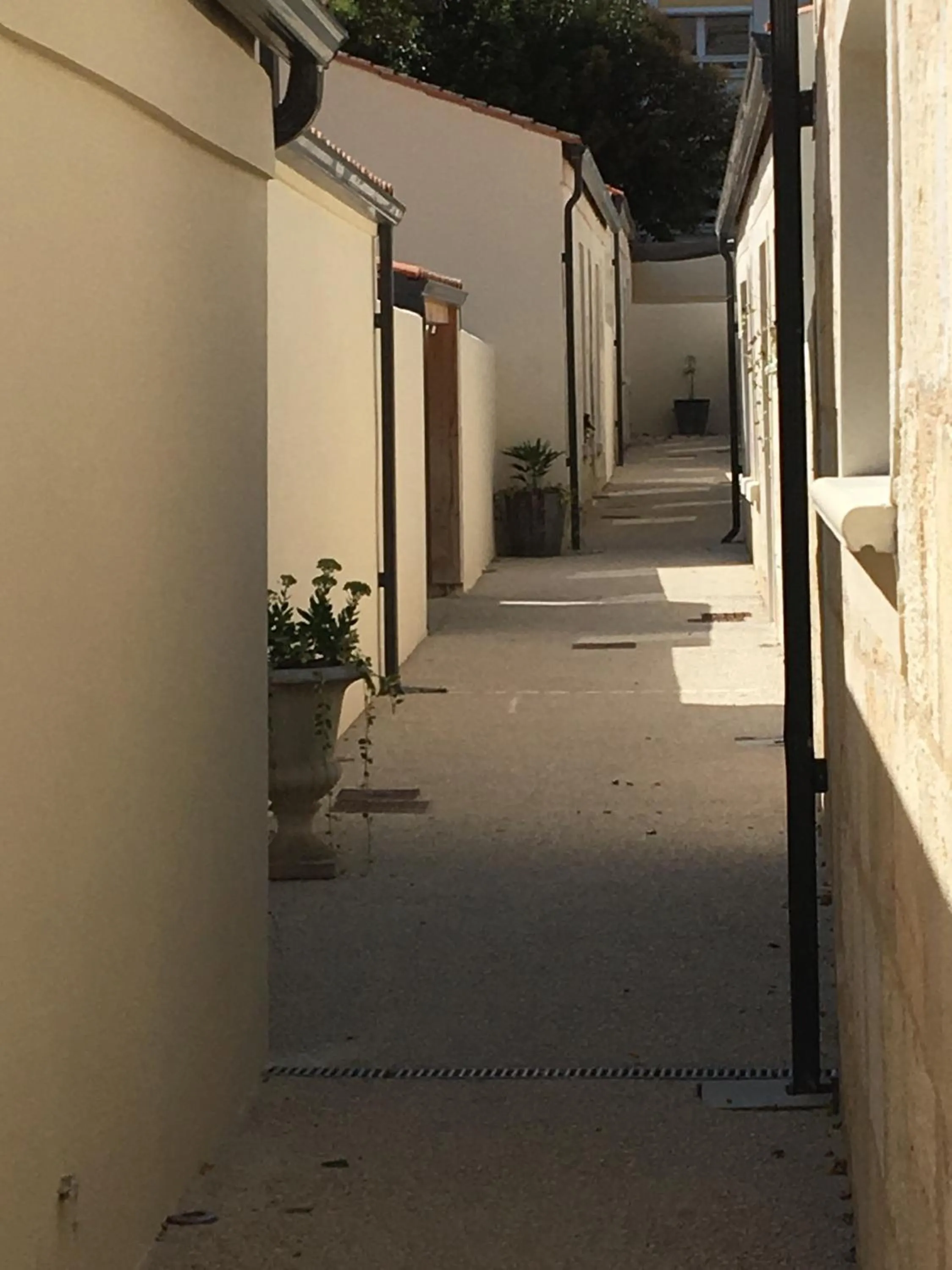 Facade/entrance in Le Clos du Square - climatisé