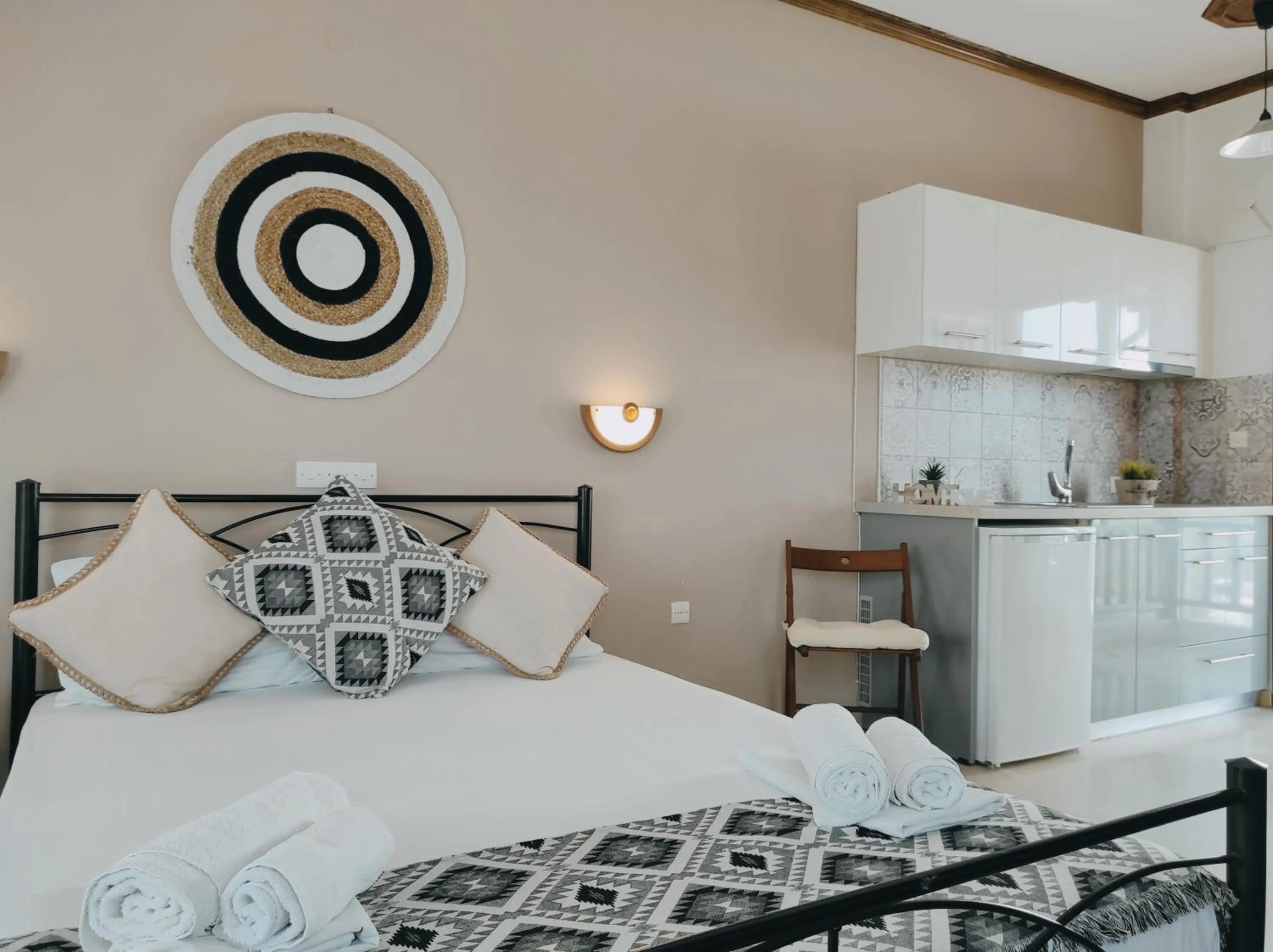 Kitchen or kitchenette, Bed in Hotel Alexandra