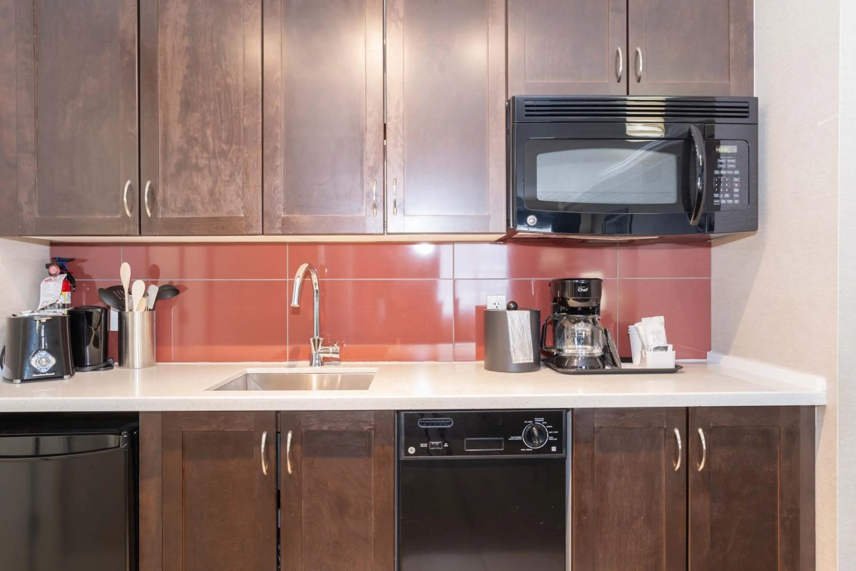 Kitchen or kitchenette in Sandman Hotel and Suites Abbotsford