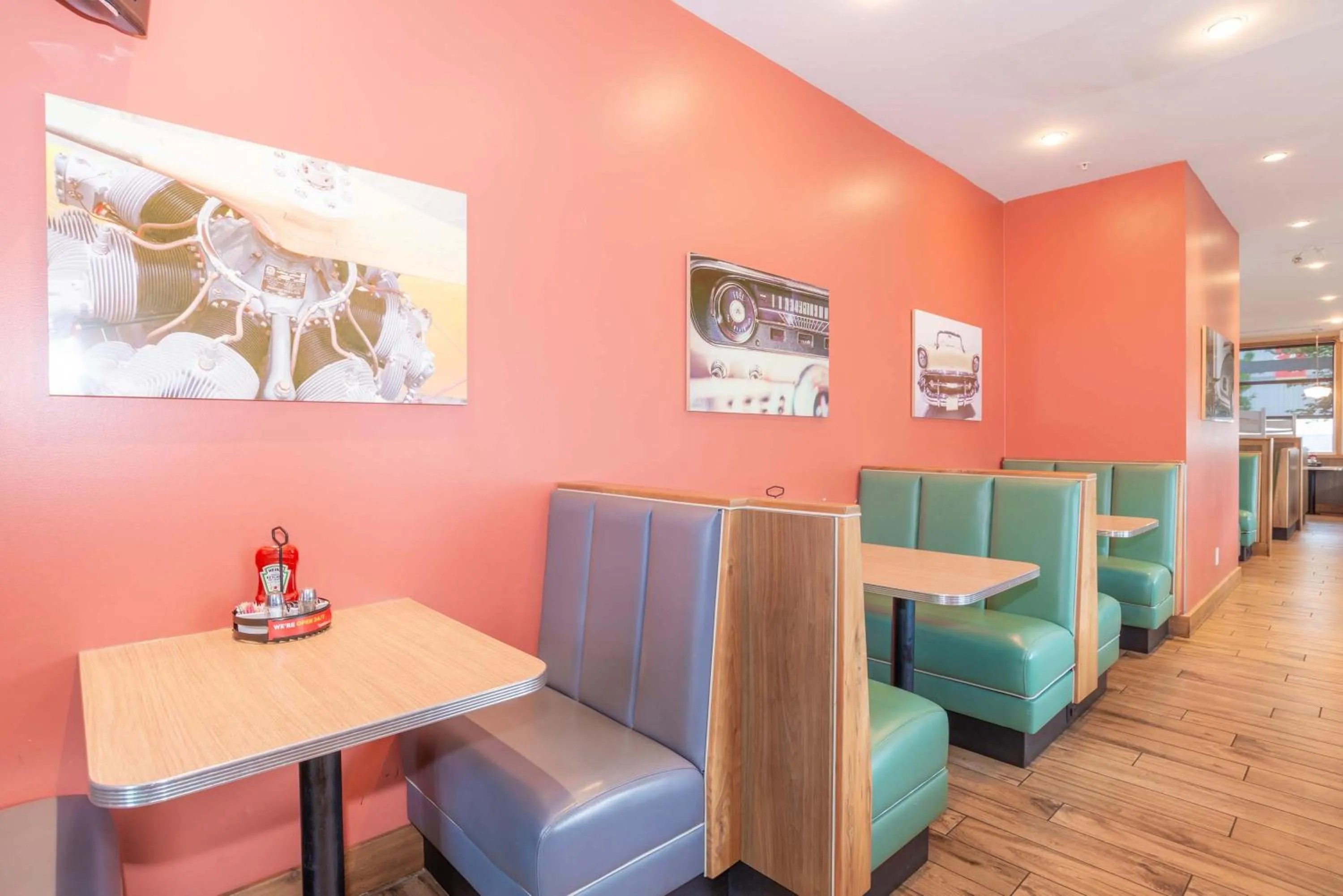 Restaurant/places to eat in Sandman Hotel and Suites Abbotsford