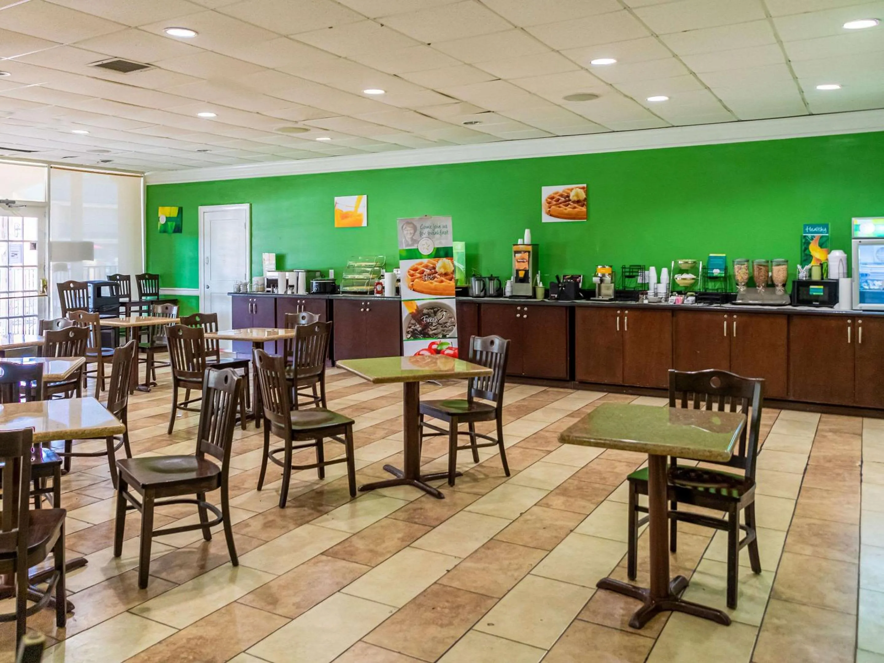 Restaurant/places to eat in Quality Inn Richmond Hill - Savannah I-95