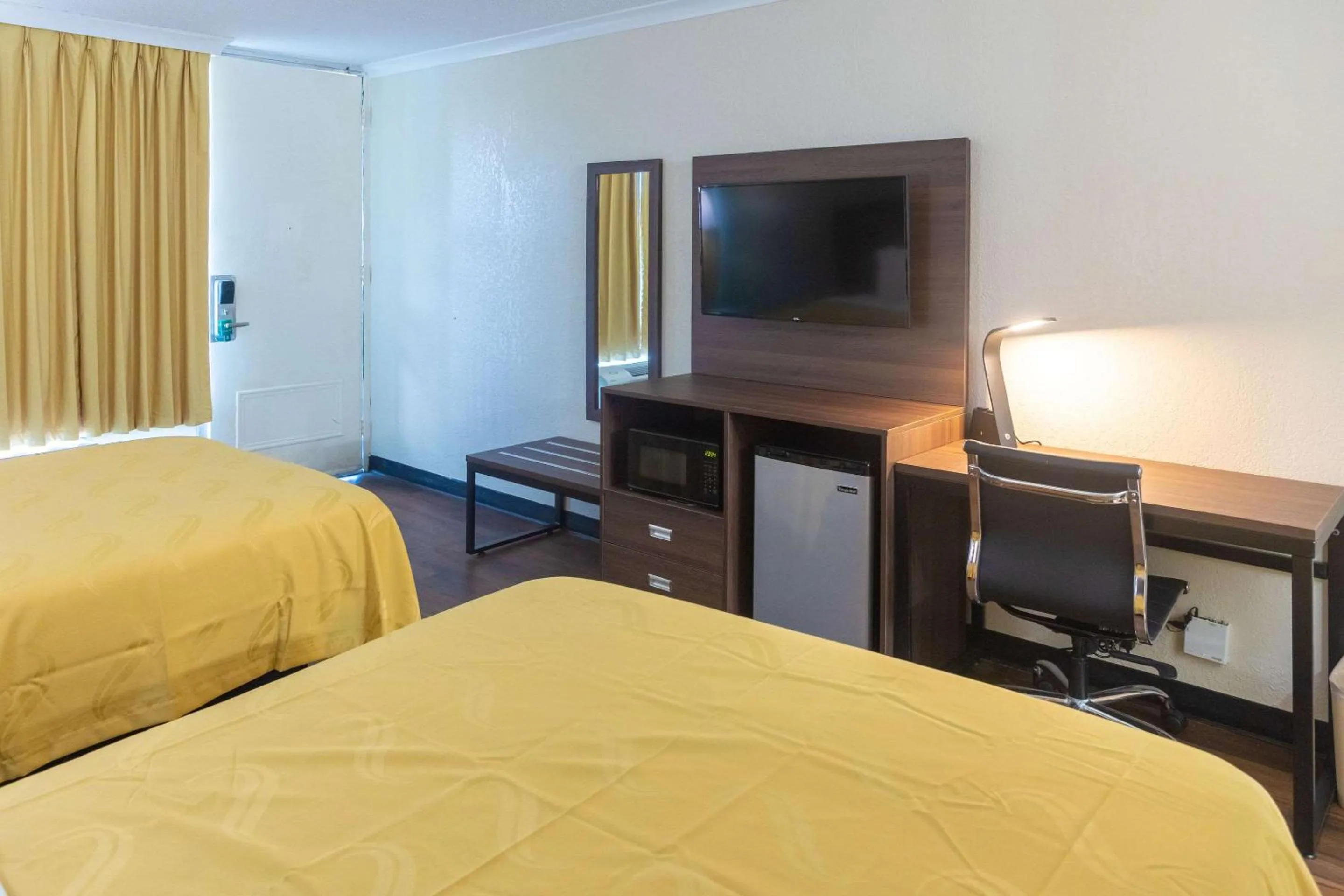 Bedroom, Bed in Quality Inn Richmond Hill - Savannah I-95