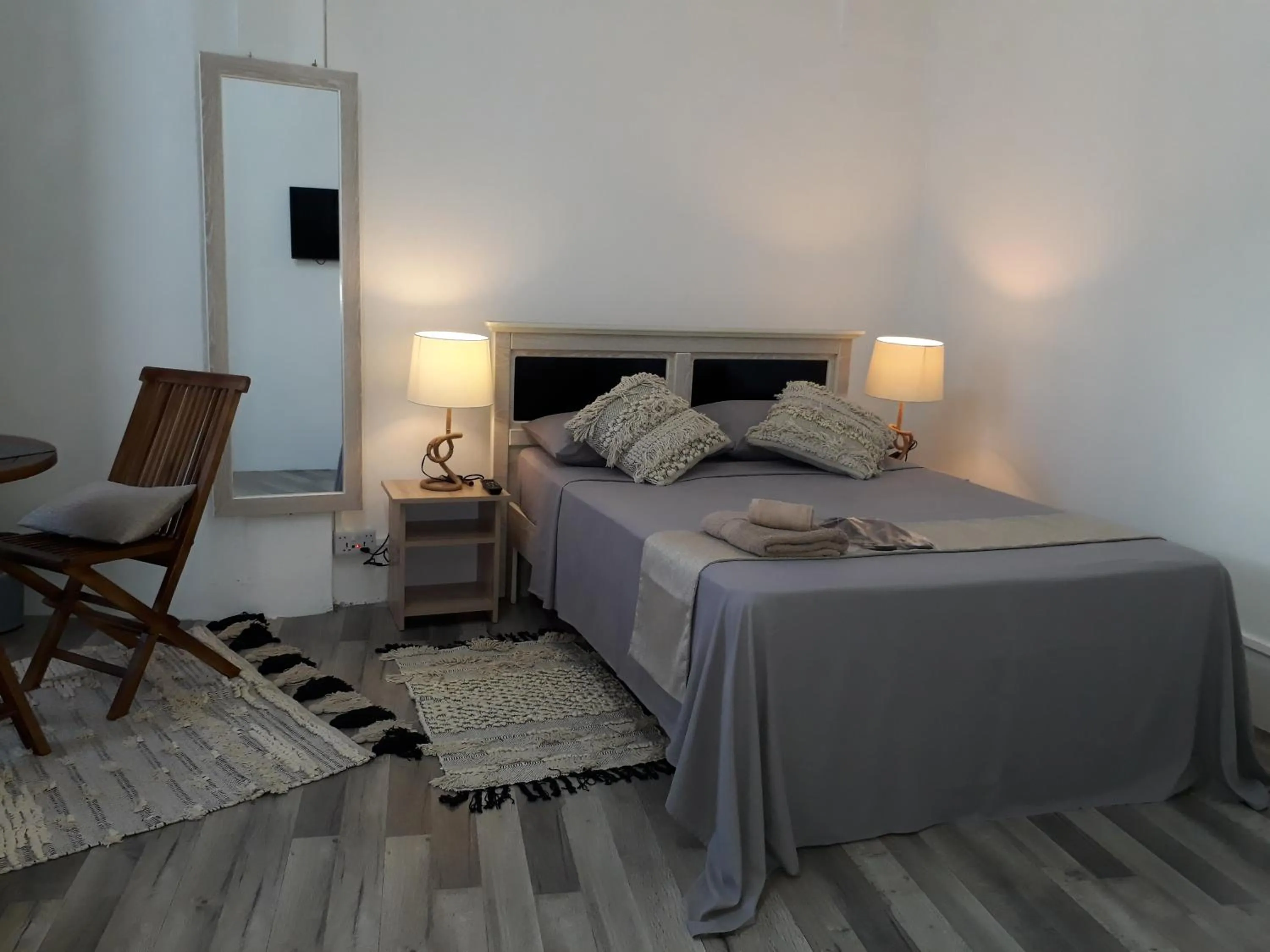 Bed in Hello Guest House