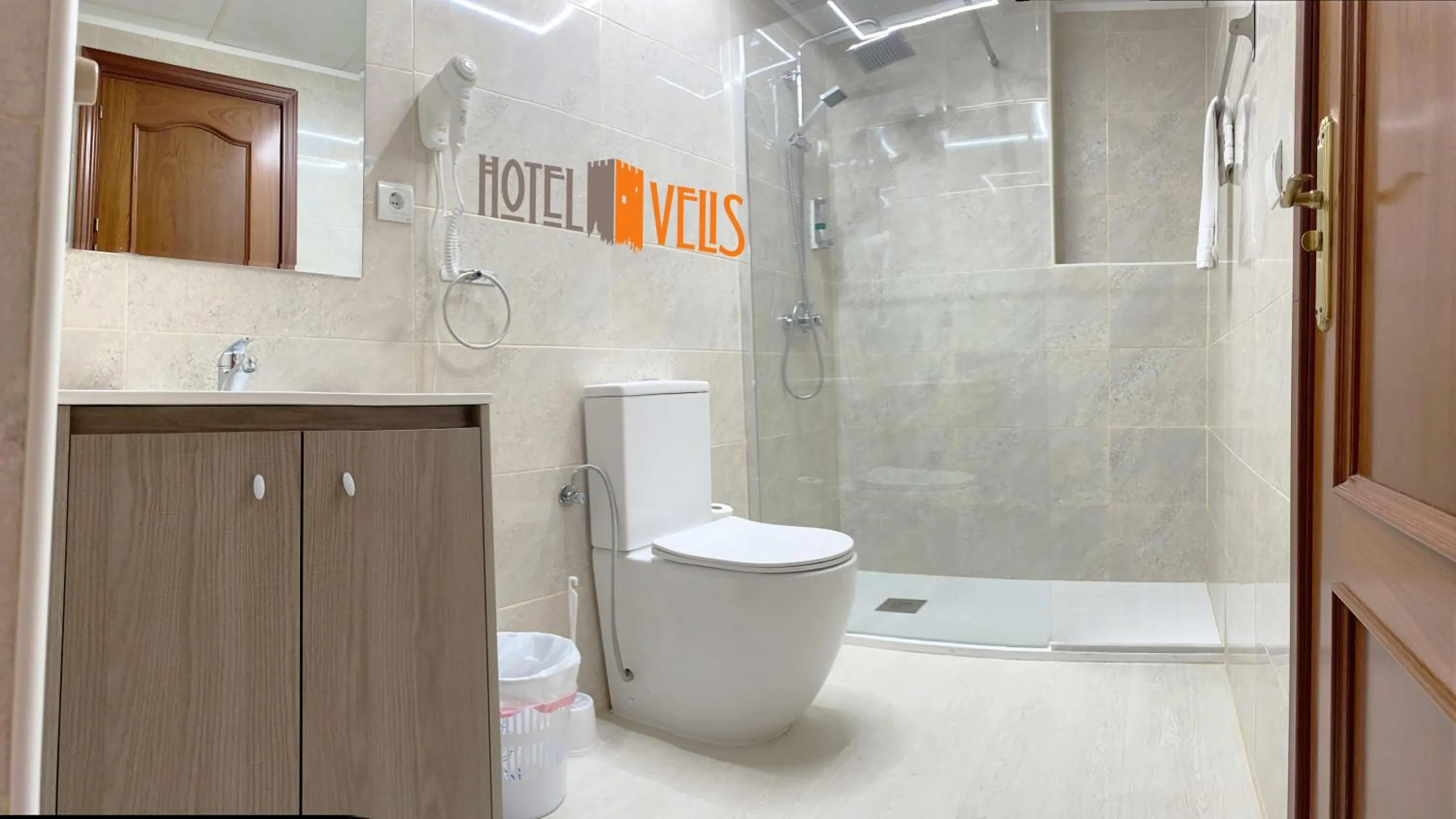 Shower in Hotel Velis