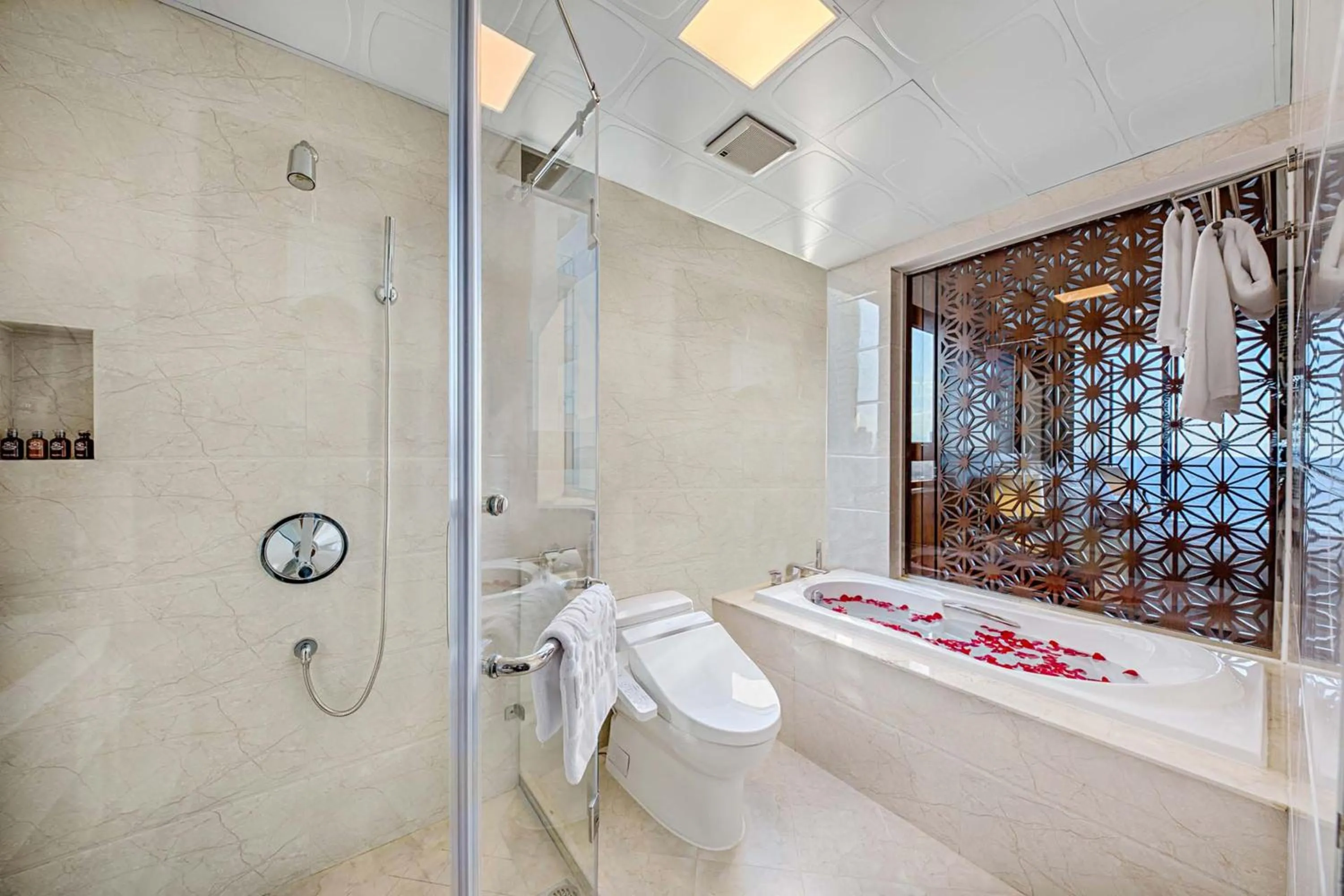 Bath in Paris Deli Danang Beach Hotel