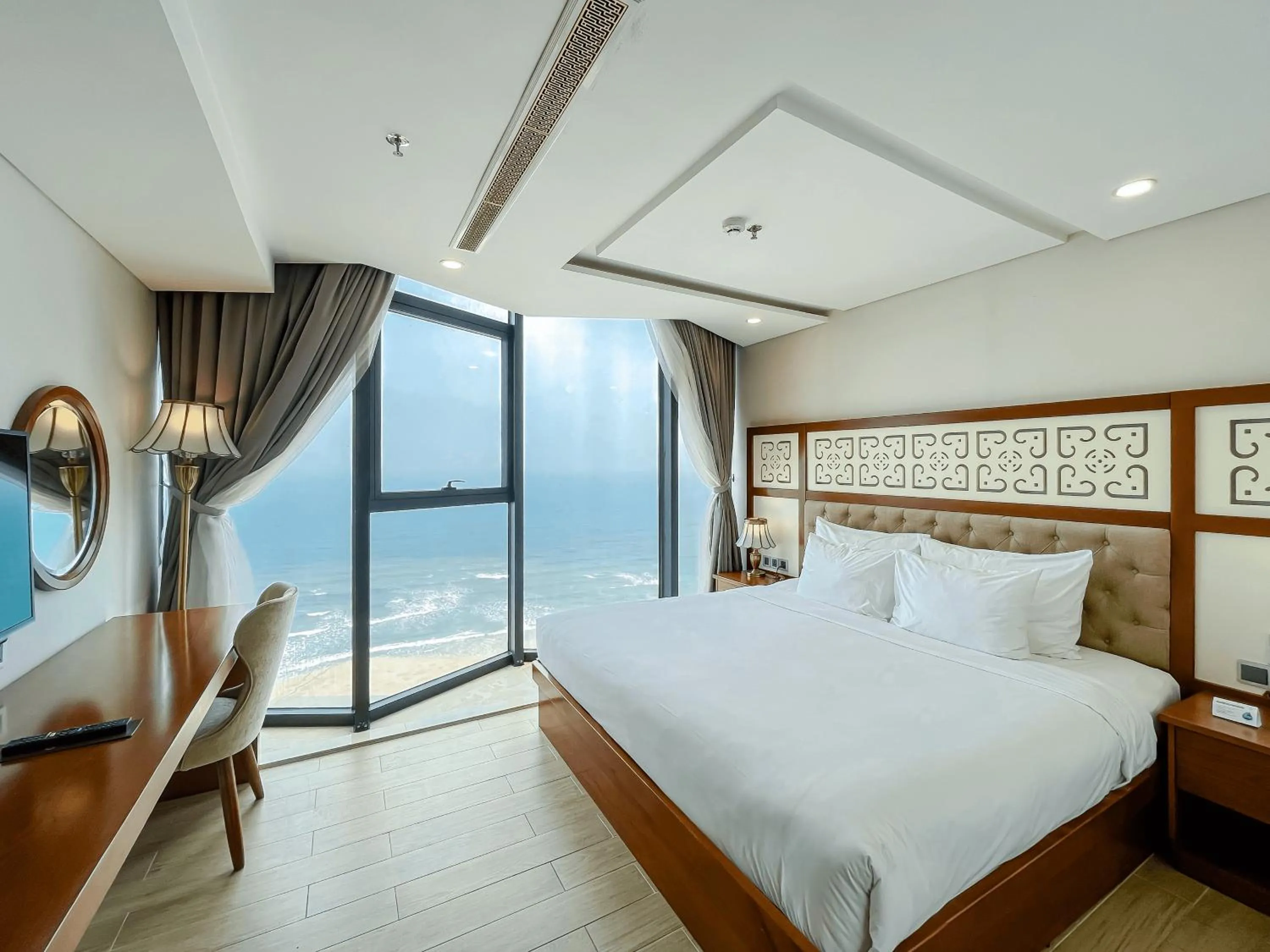 Bedroom, Bed in Paris Deli Danang Beach Hotel