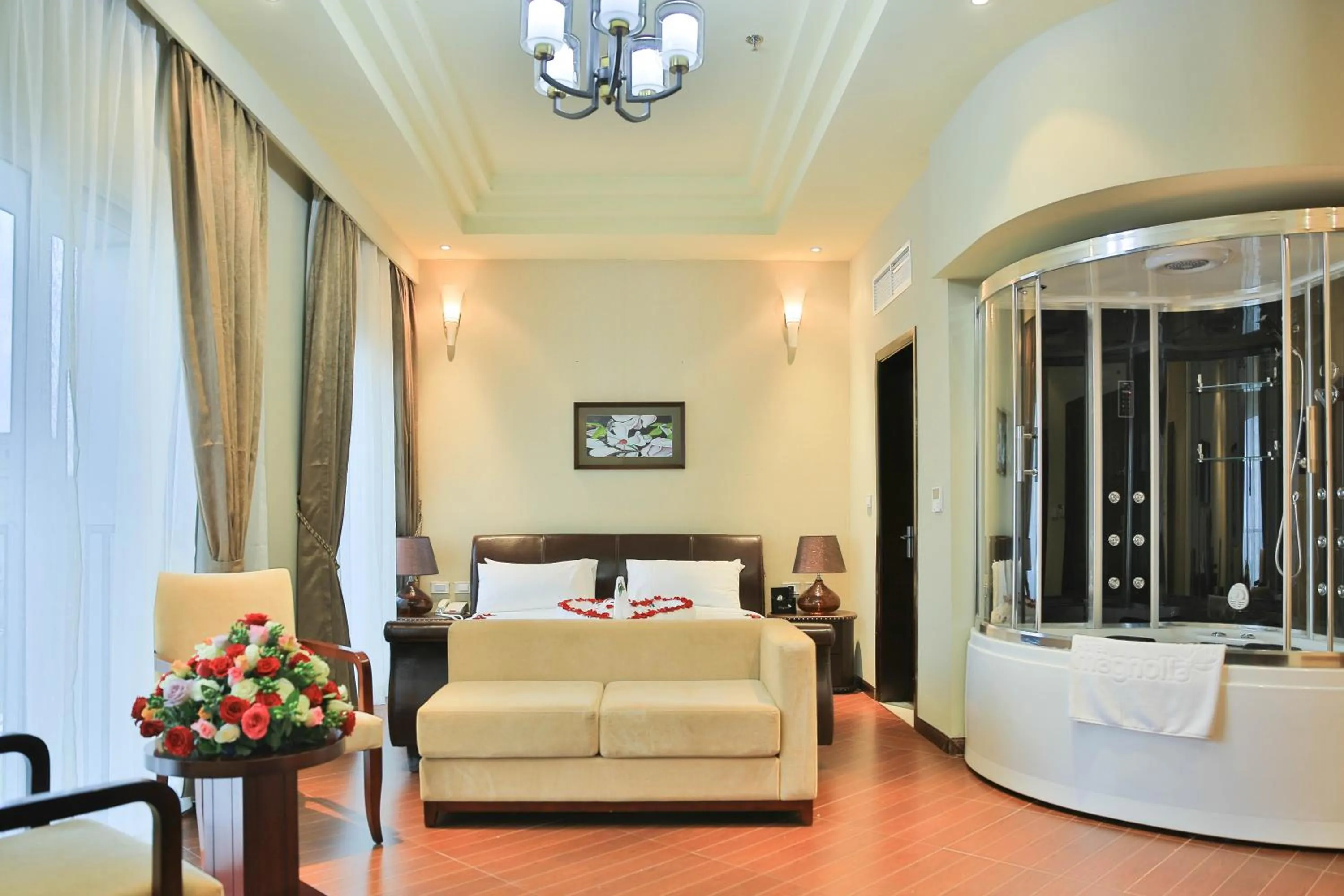 Photo of the whole room, Bed in Magnolia Hotel & Conference Center