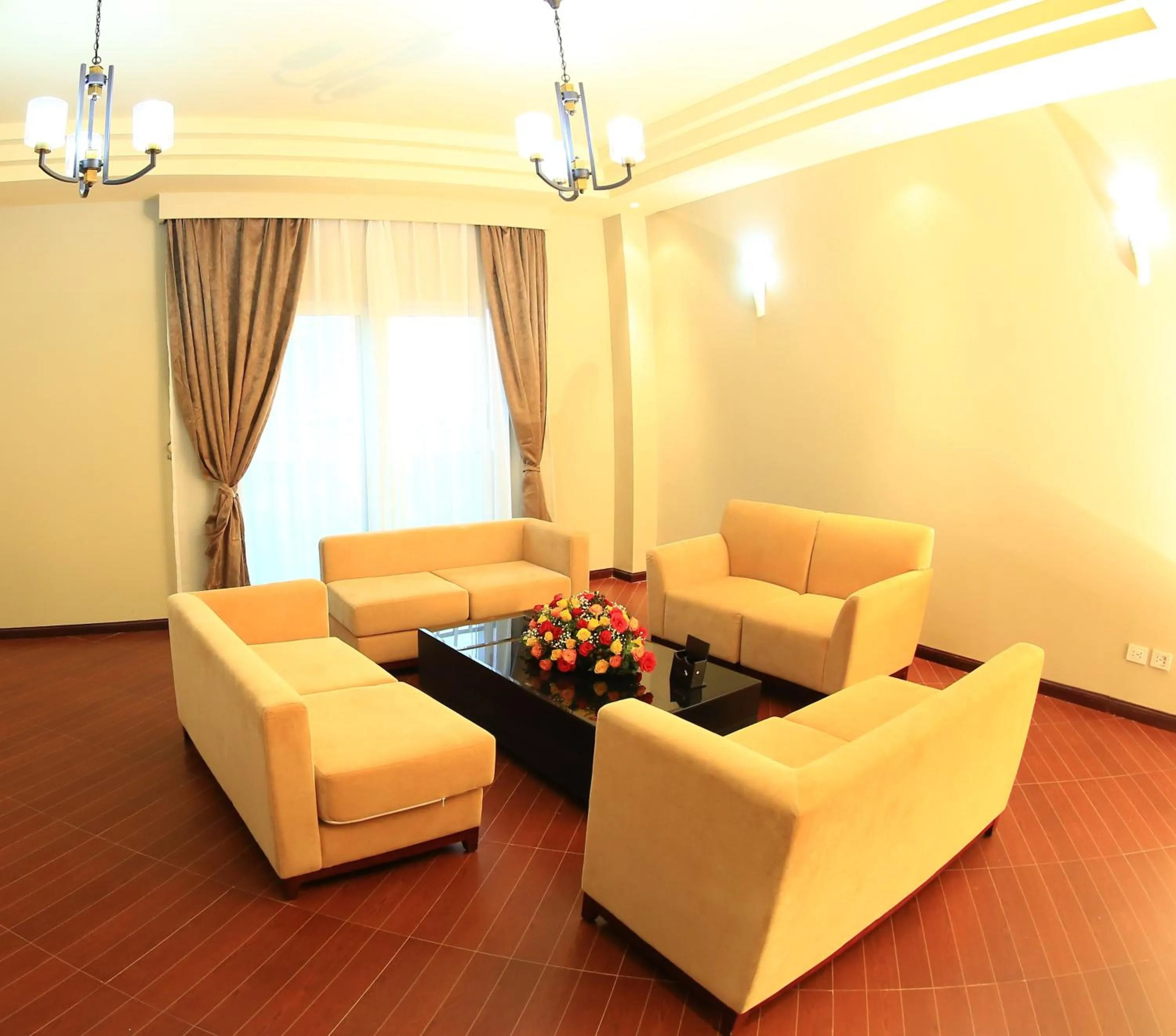 Living room in Magnolia Hotel & Conference Center