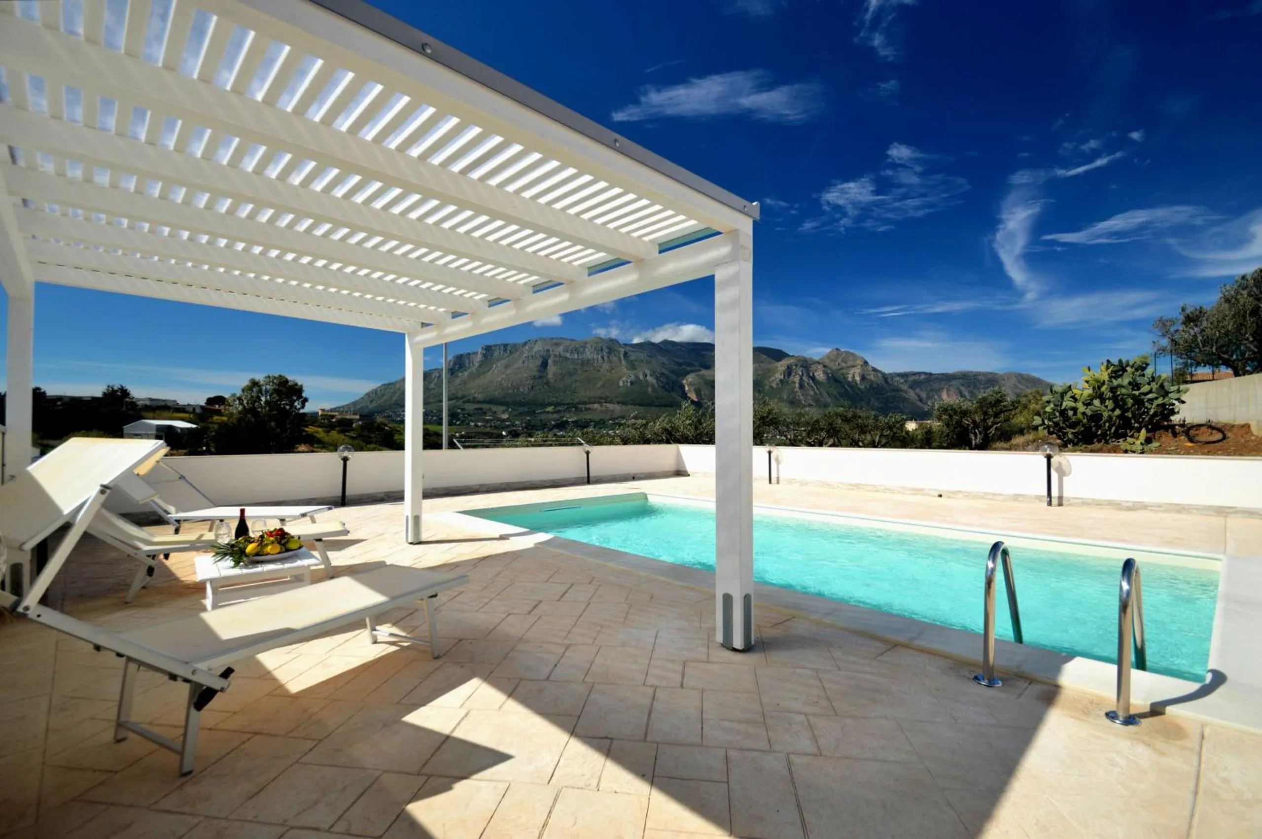 Swimming pool in Villa Bianca e Villa Arancio