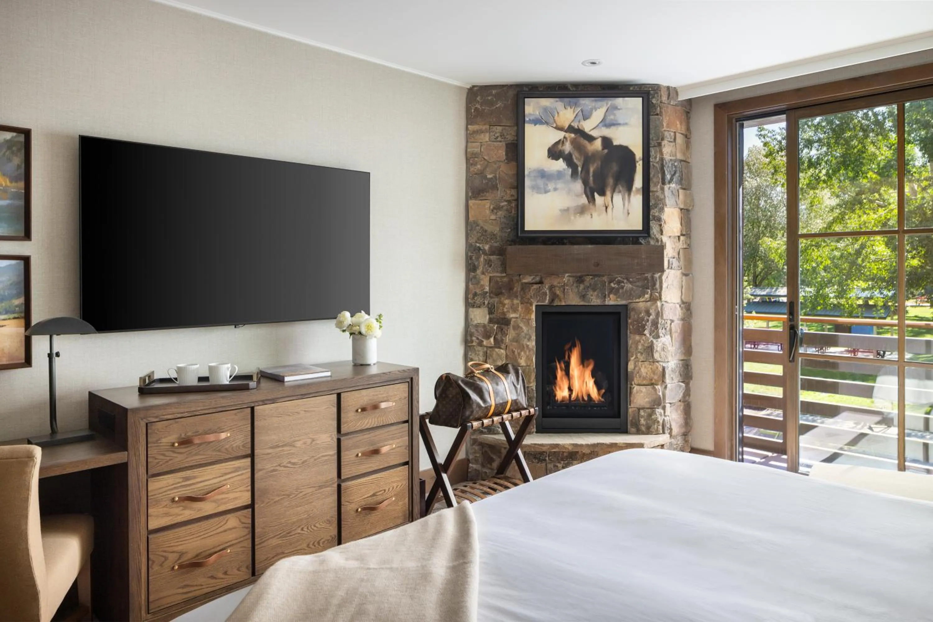 Balcony/Terrace, Bed in The Rusty Parrot Lodge and Spa